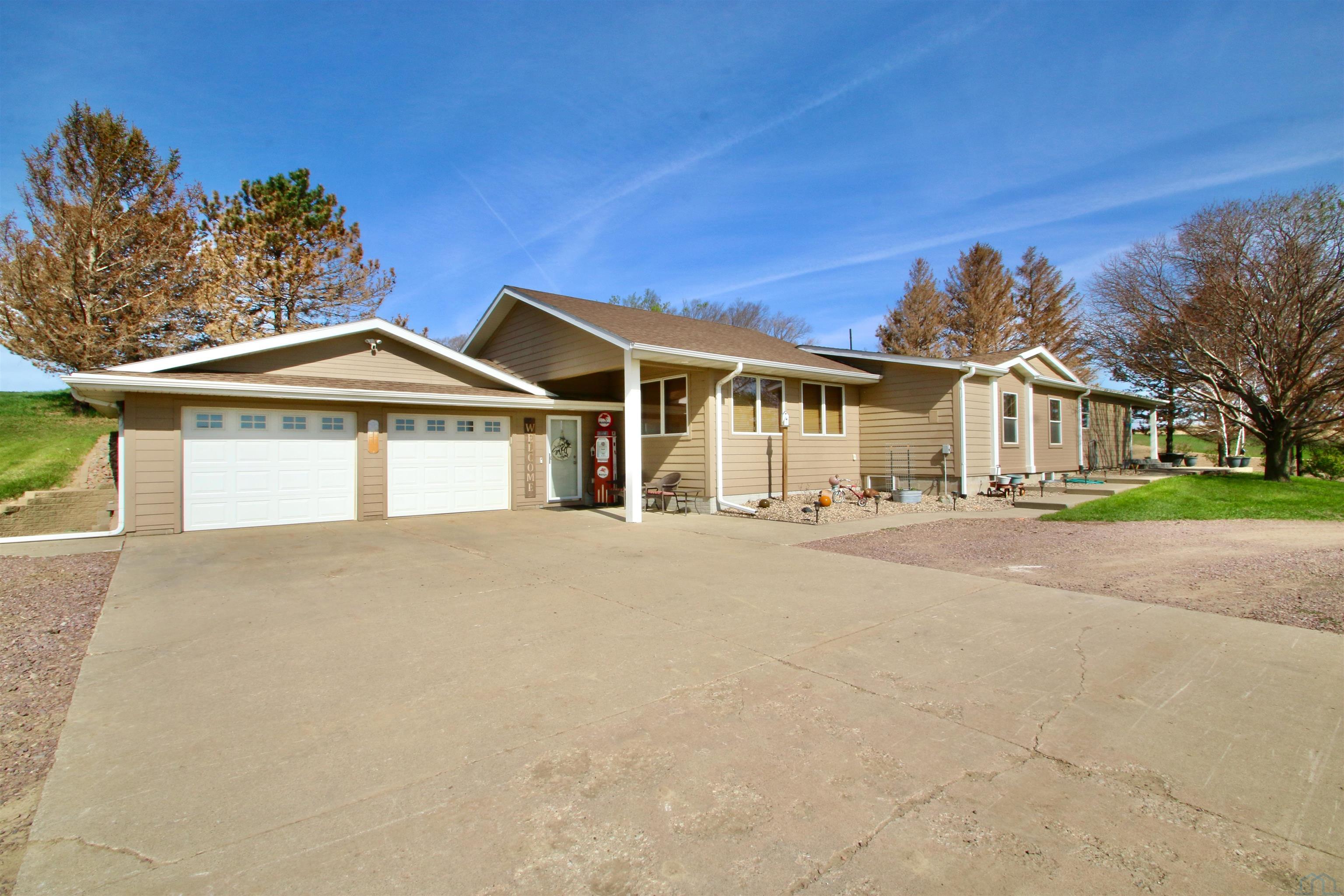 1809 Emmet, Bronson, IA 51007 