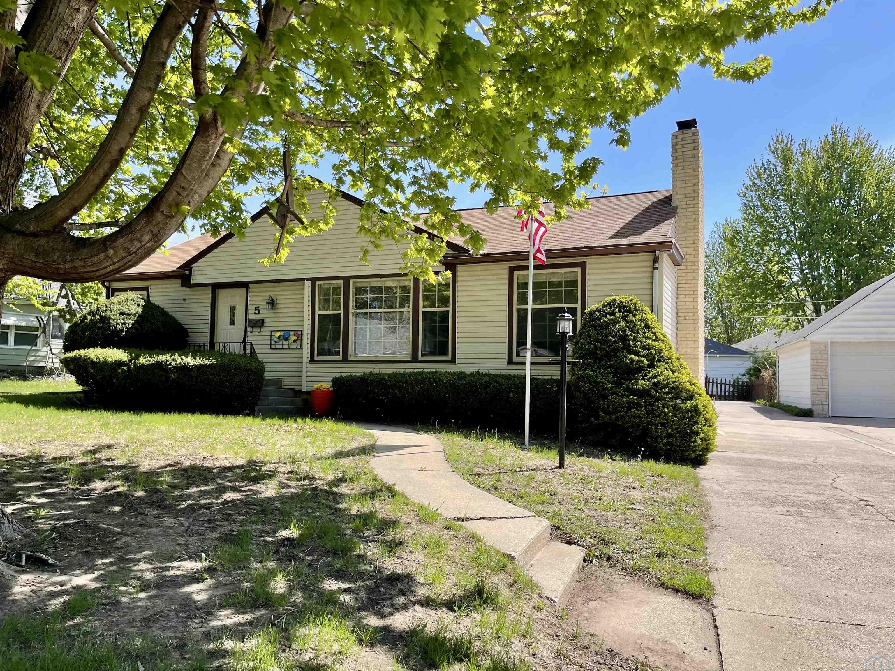 5 Colonial Circle, Storm Lake, IA 50588 