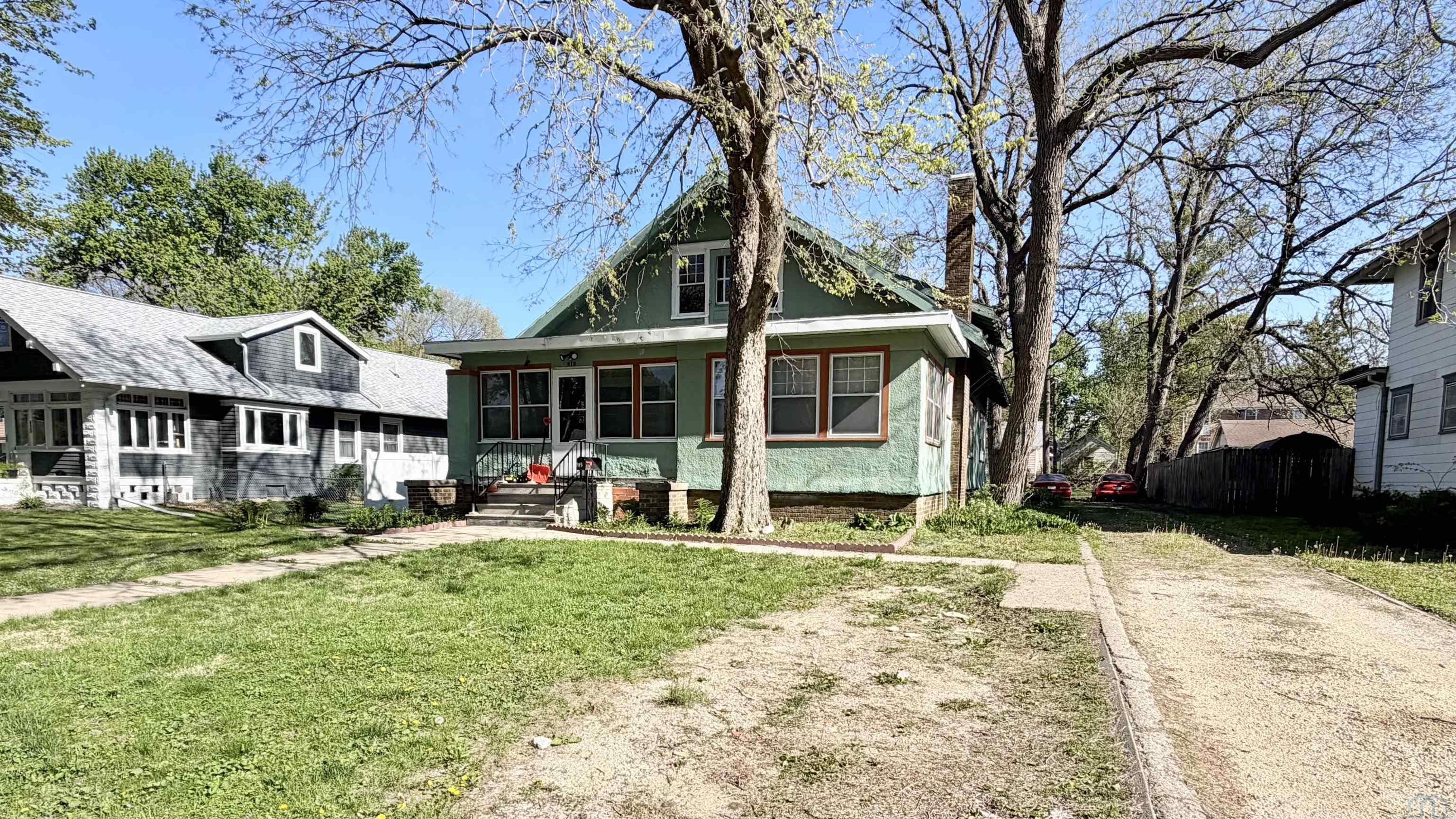 819 5TH ST W, Storm Lake, IA 50588 