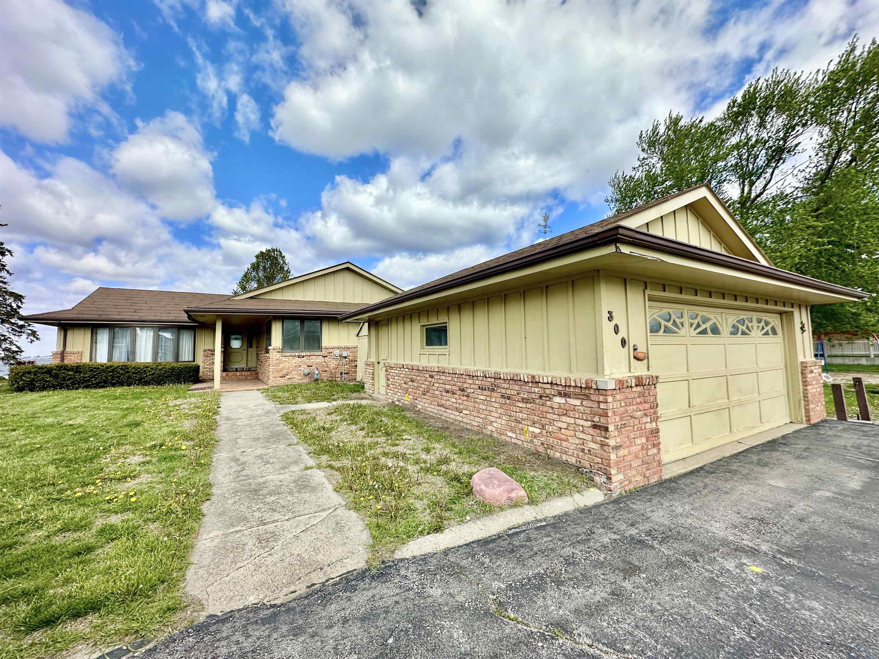 300 LAKESHORE DR, Lakeside, IA 50588 