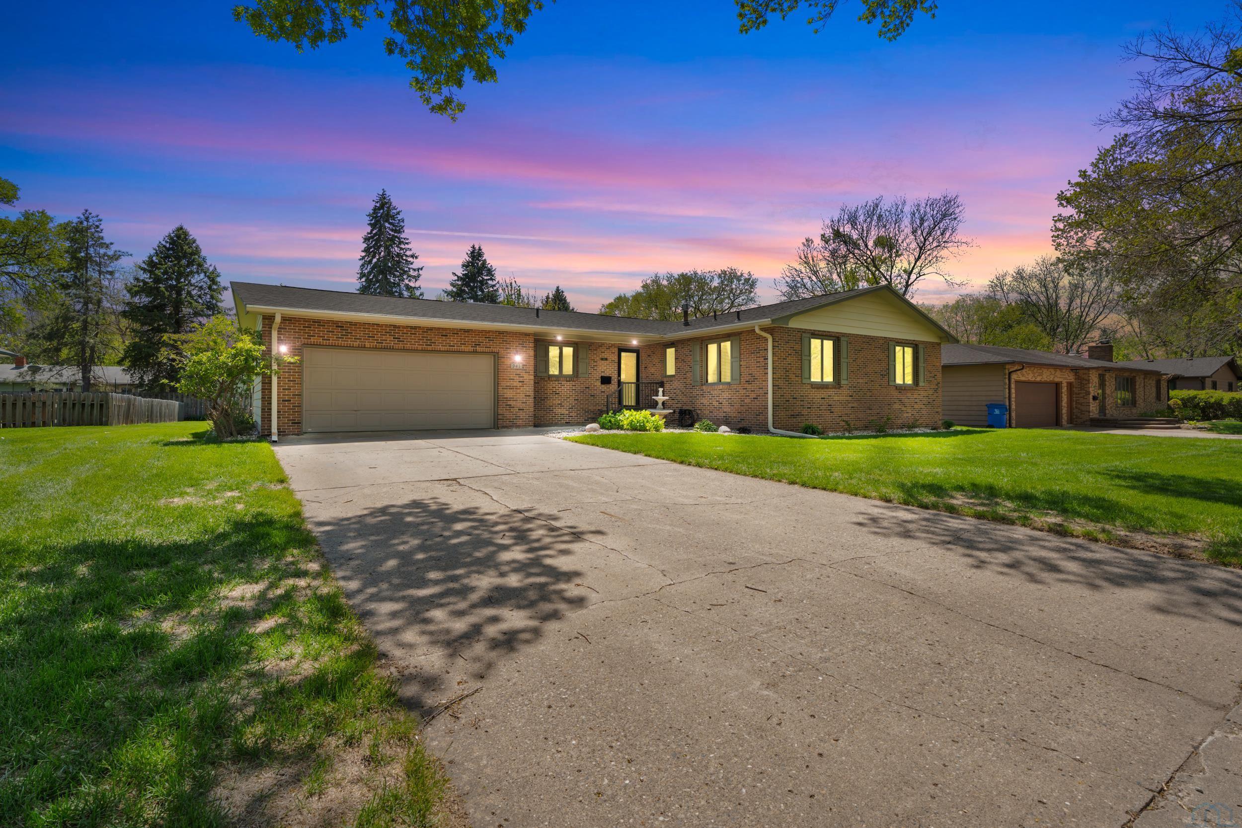 941 Crestview Dr.