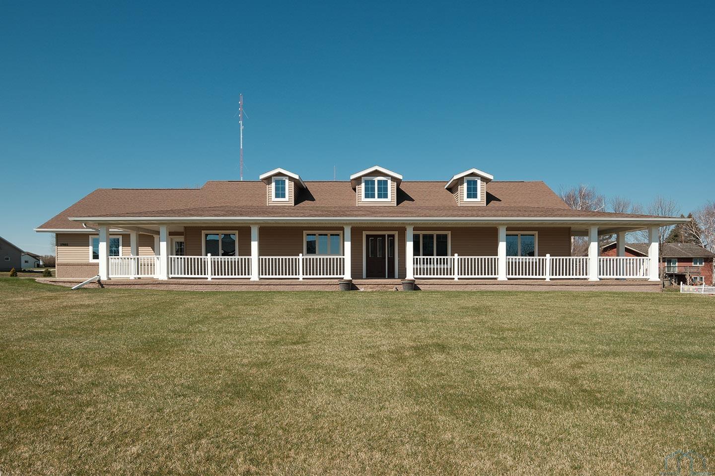 1905 4th Avenue SE, Sioux Center, IA 51250 