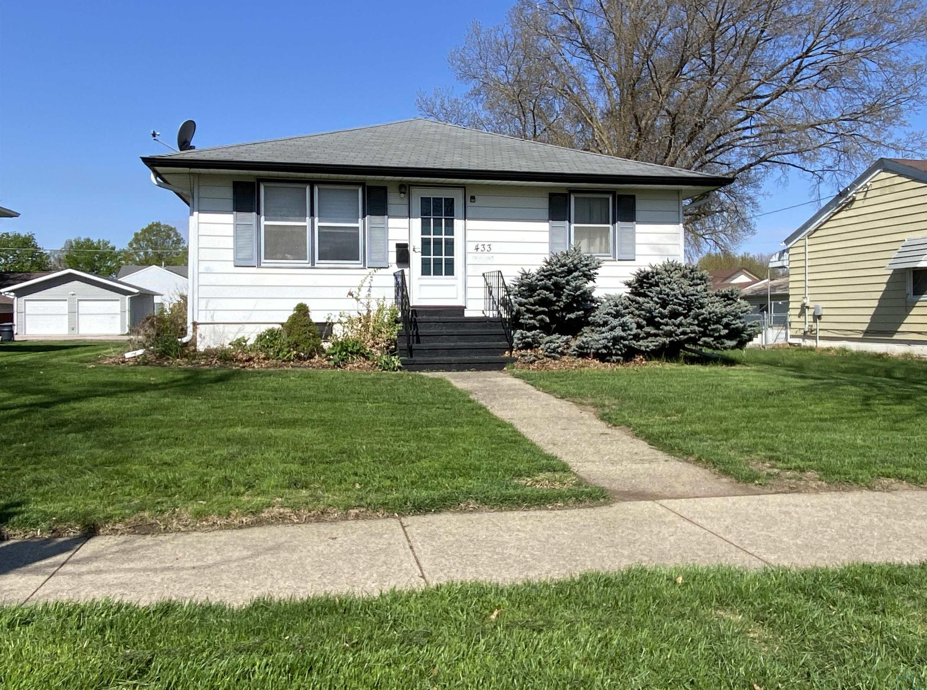 433 2nd Ave NE, LeMars, IA 51031 
