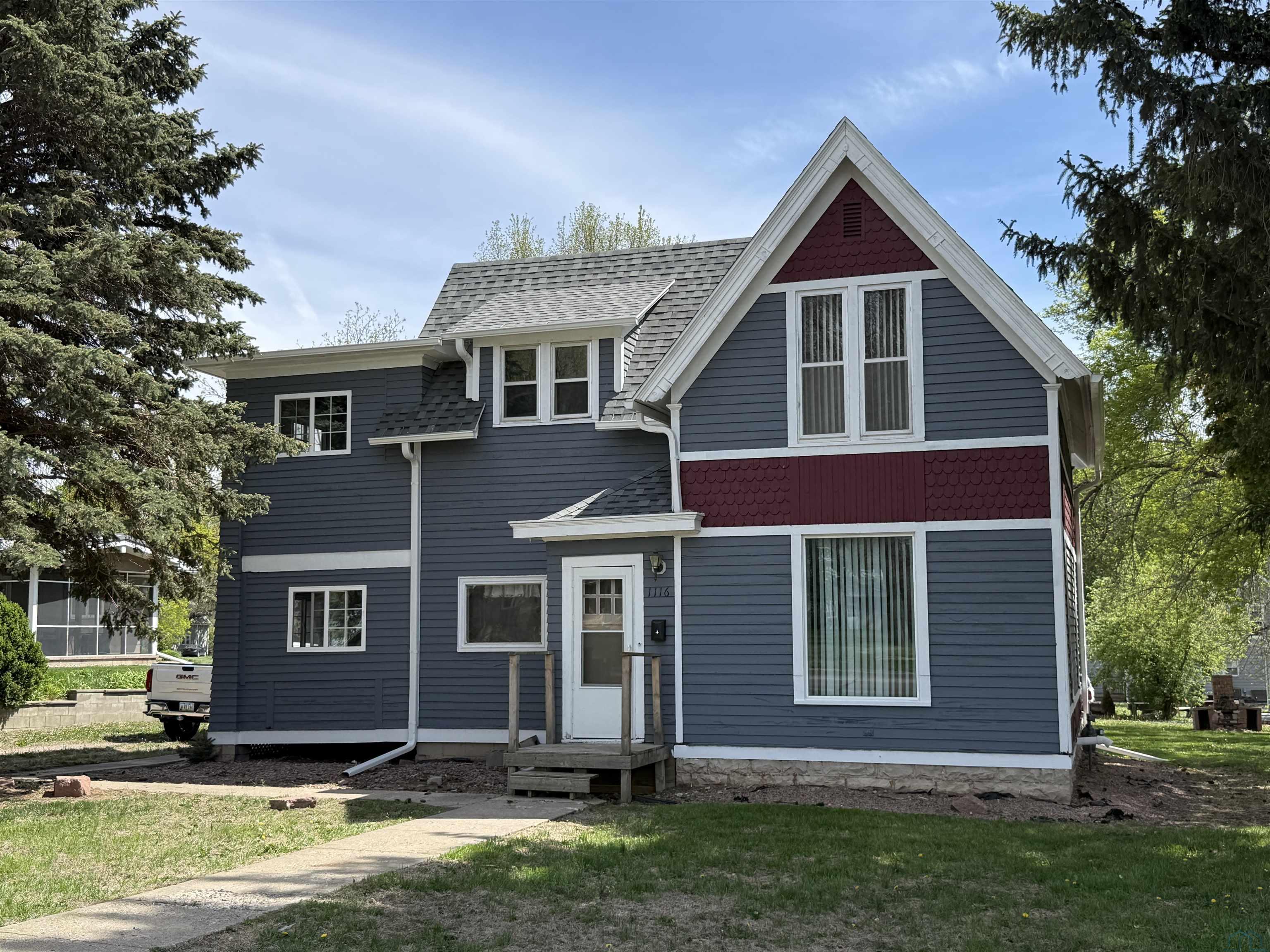 1116 10th						  						 , Hawarden						 , IA						  51023						  