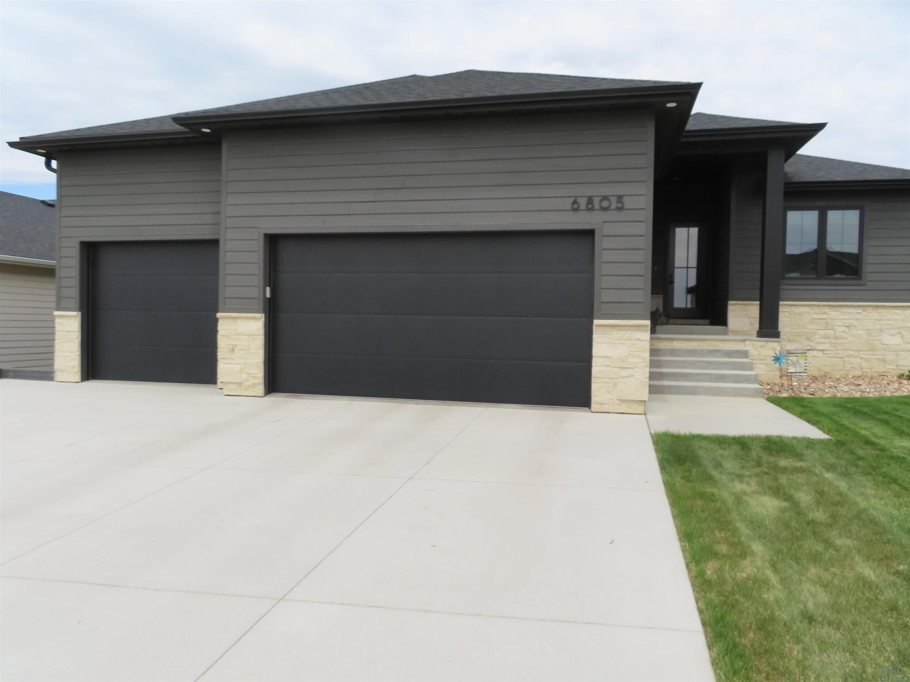 6805 Prairie View Dr, Sioux City, IA 51106 