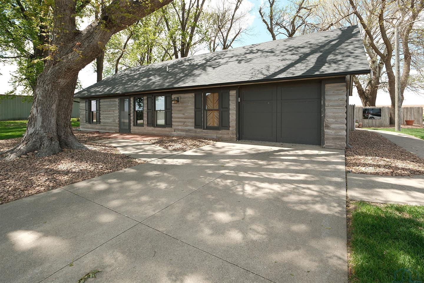4177 US 75 Avenue, Sioux Center, IA 51250 