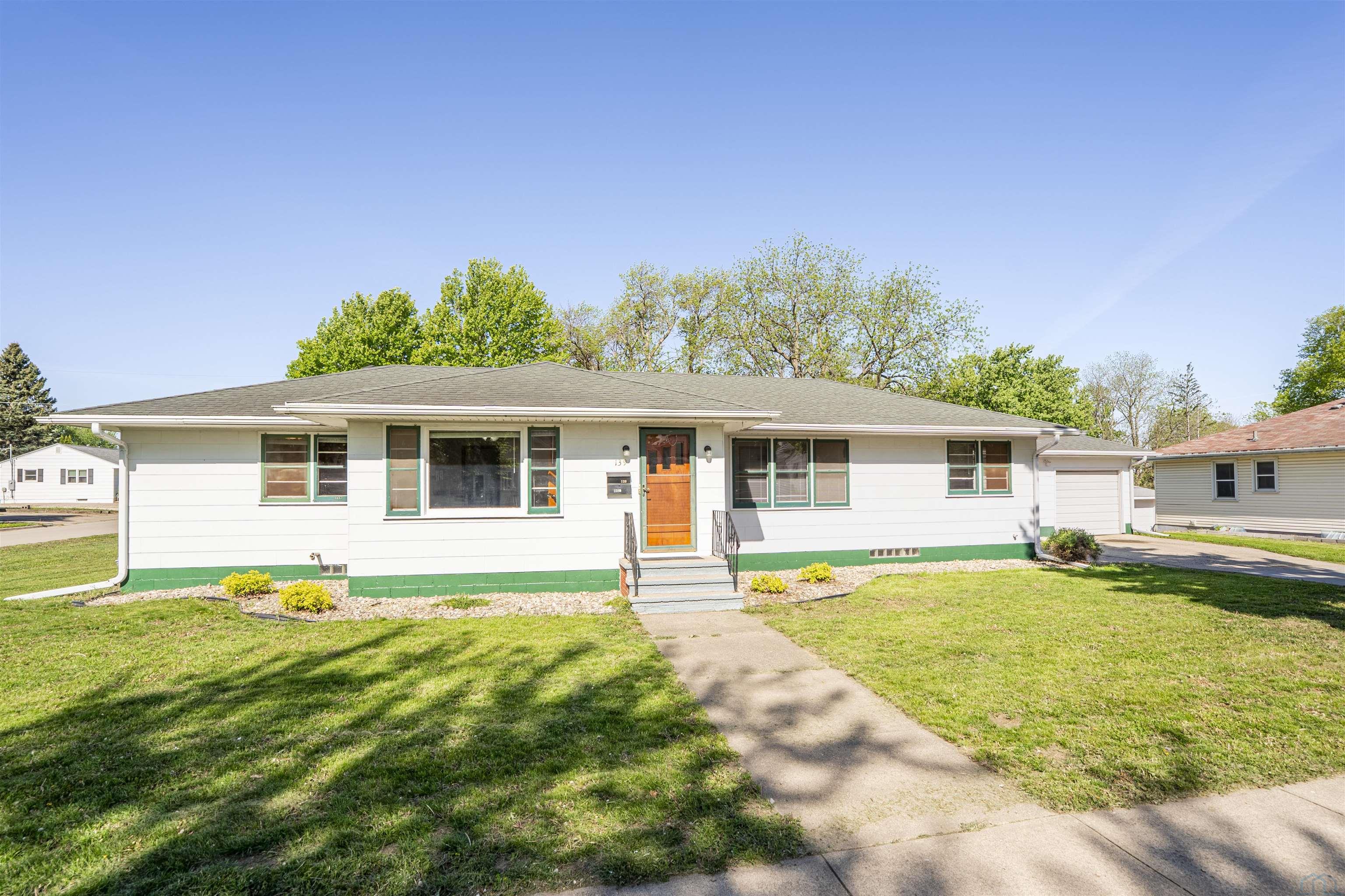 139 6th Ave SW, LeMars, IA 51031 