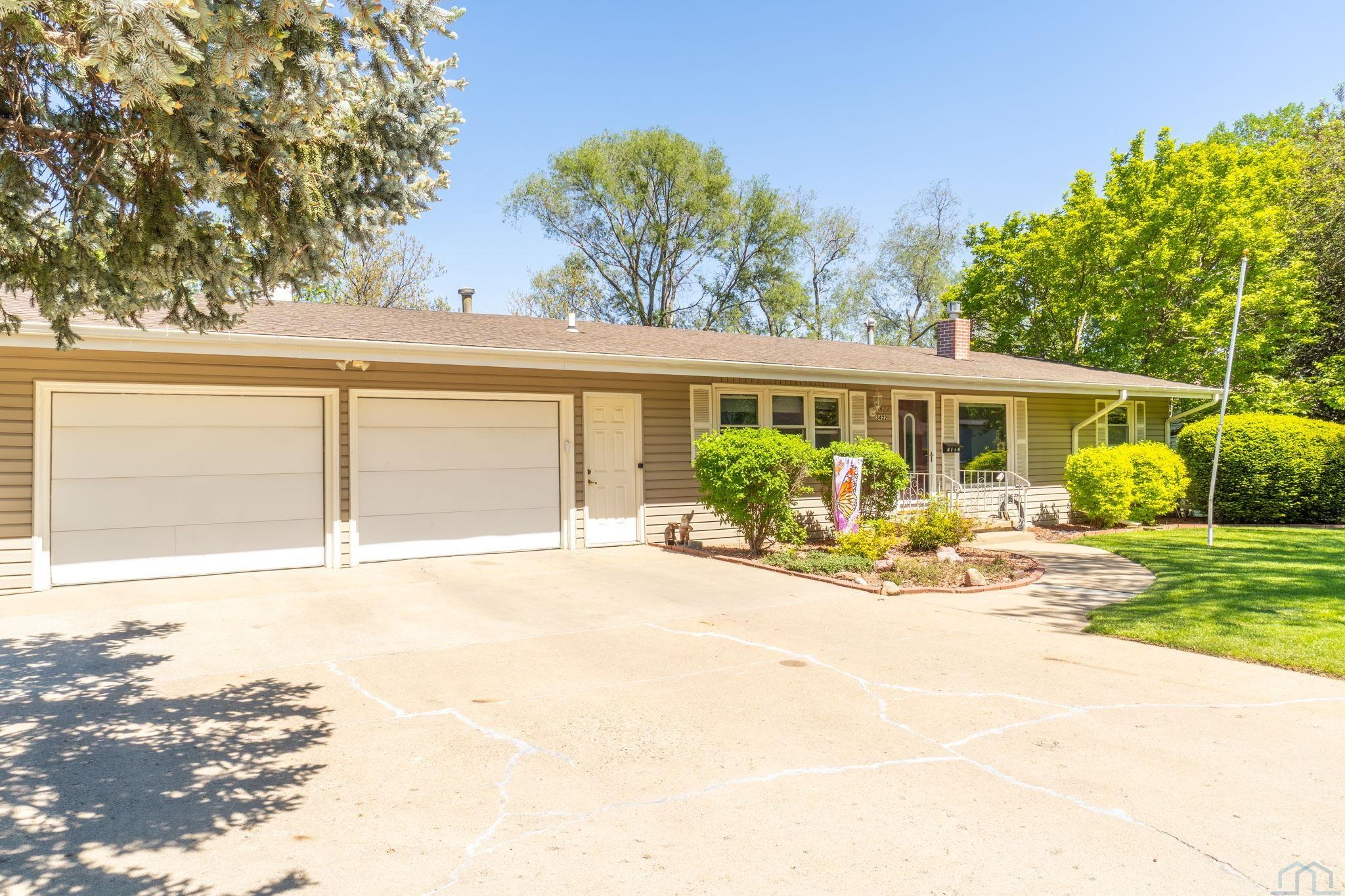 3422 Cheyenne Blvd, Sioux City, IA 51104 