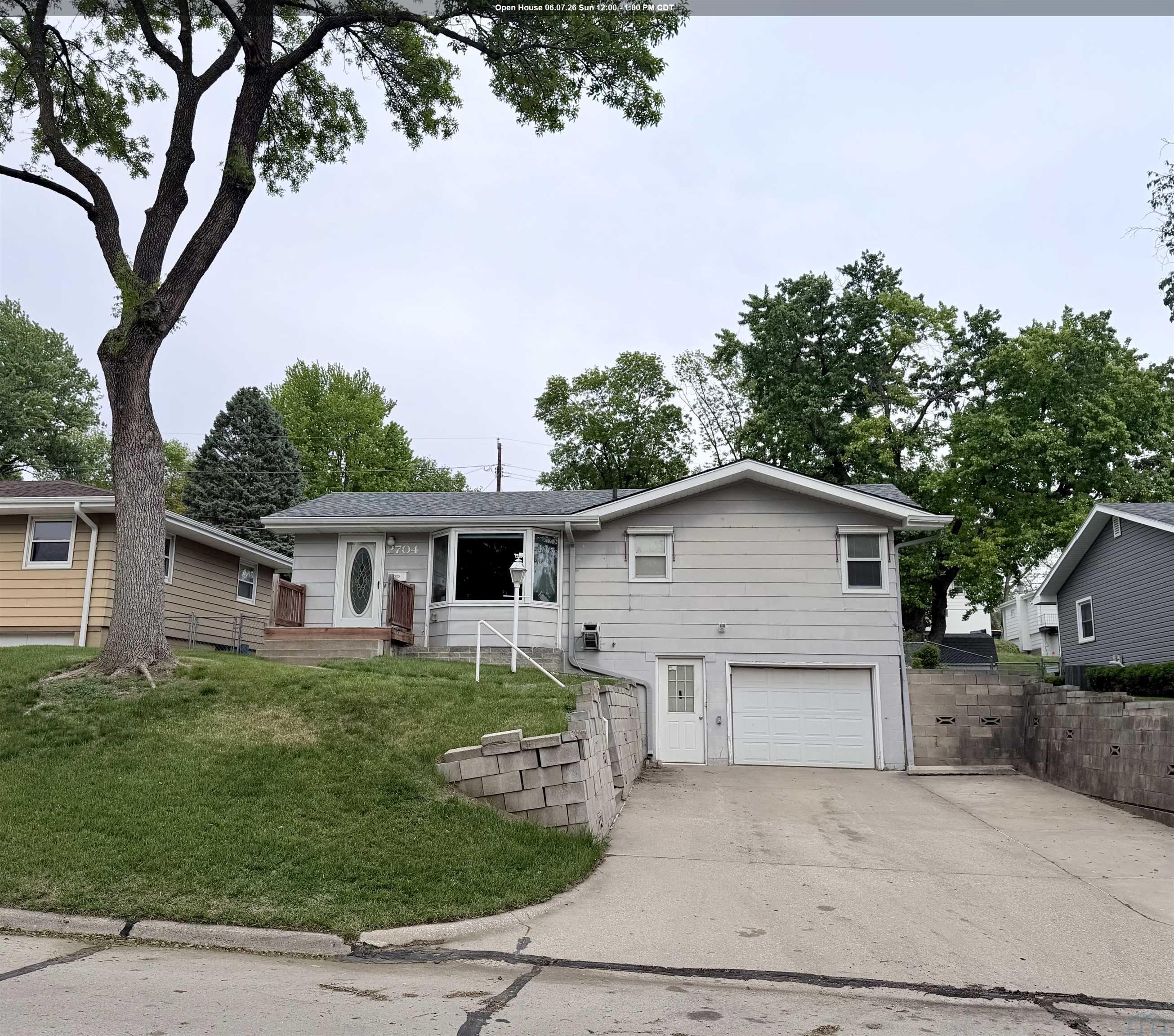 2704 Cecelia S, Sioux City, IA 51106 
