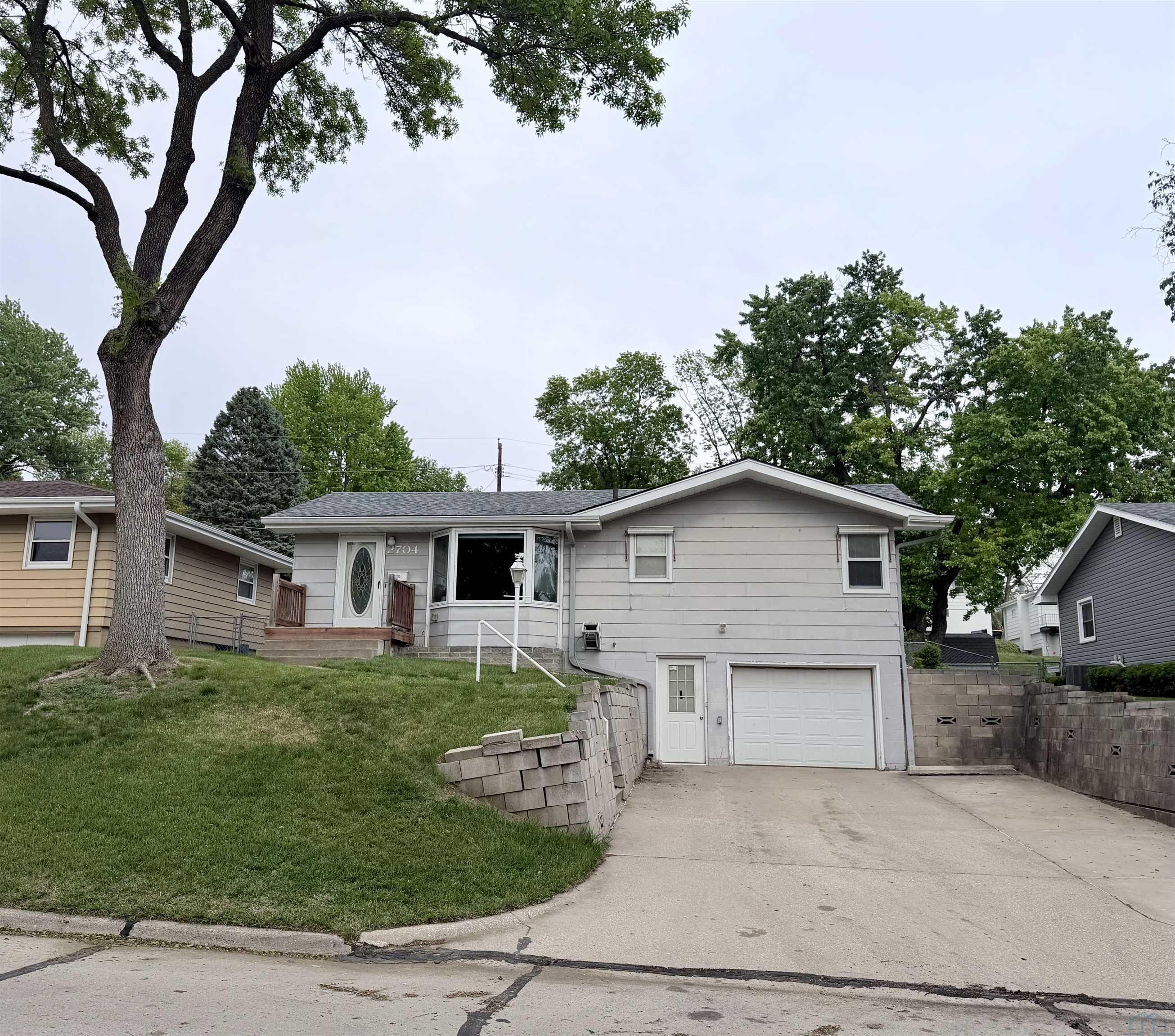 2704 Cecelia S, Sioux City, IA 51104 