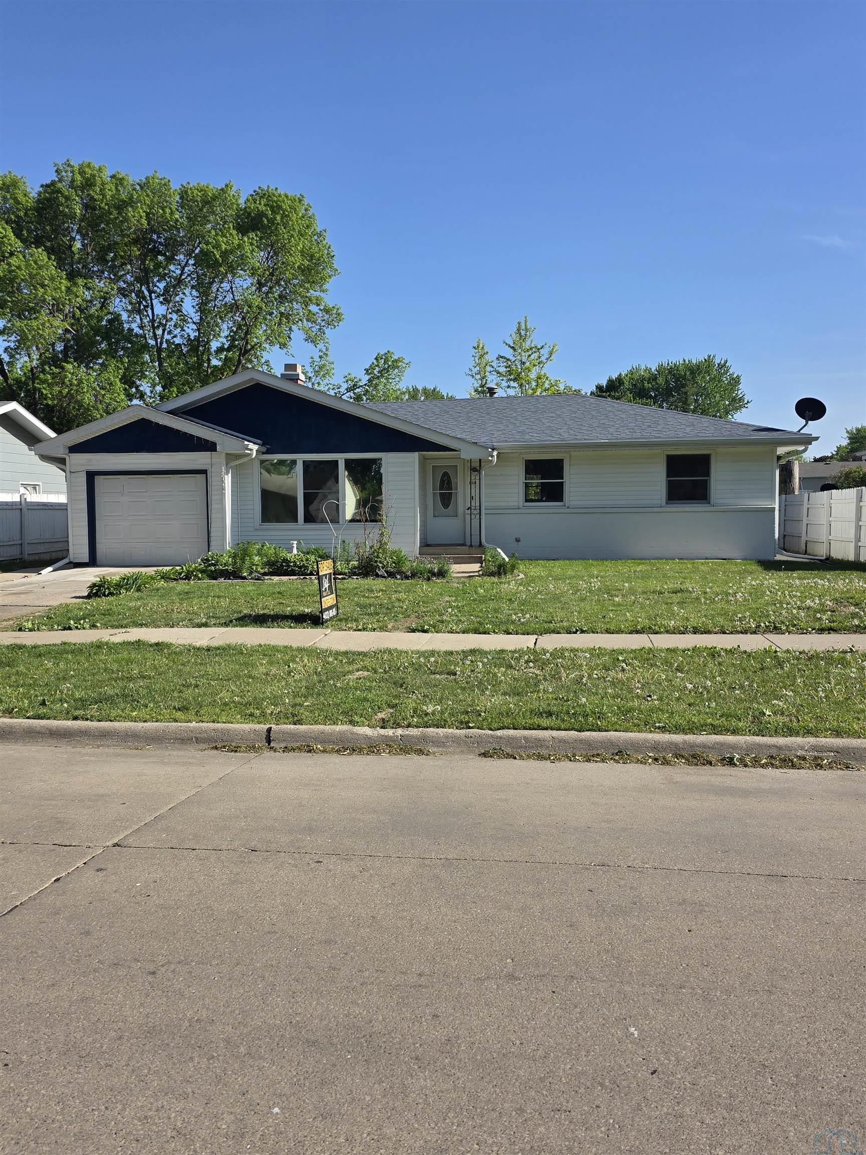 608 18th Street E, South Sioux City, NE 68776 