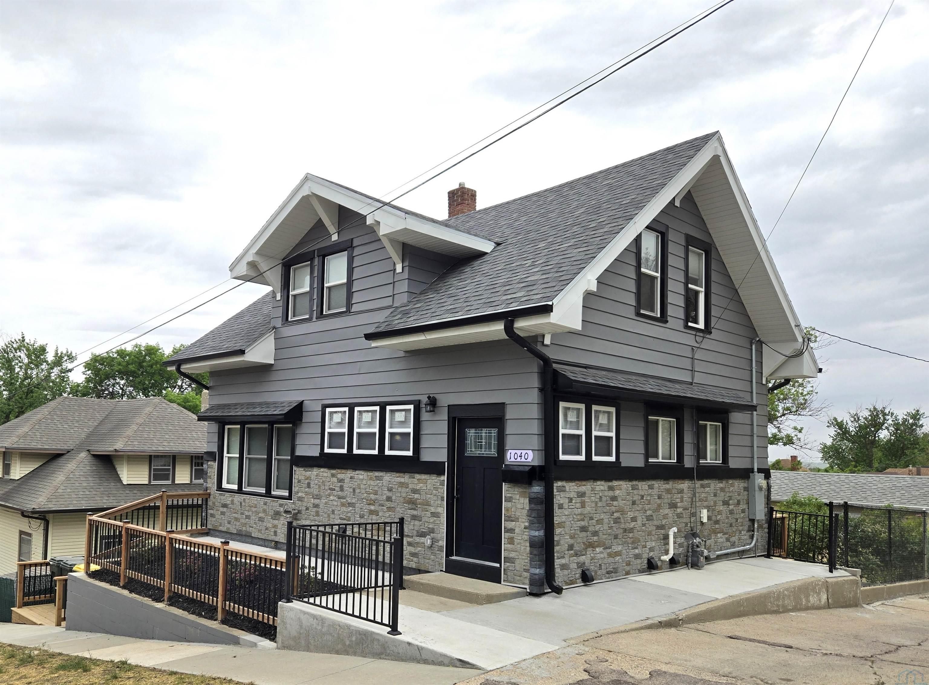 1040 Hill Ave, Sioux City, IA 51104 