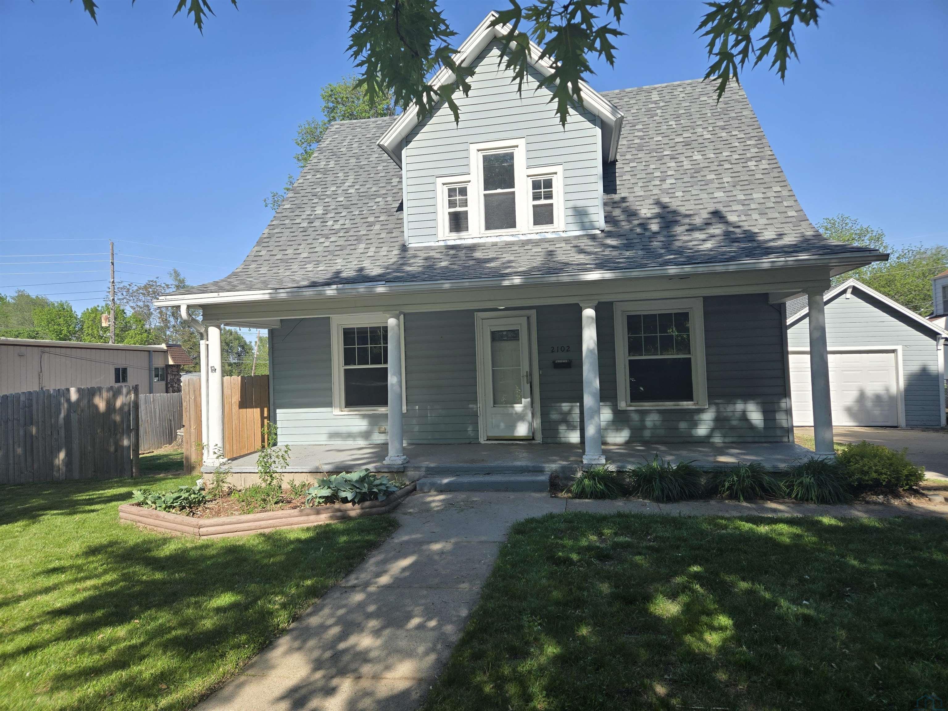 2102 Magnolia St S, Sioux City, IA 51106 