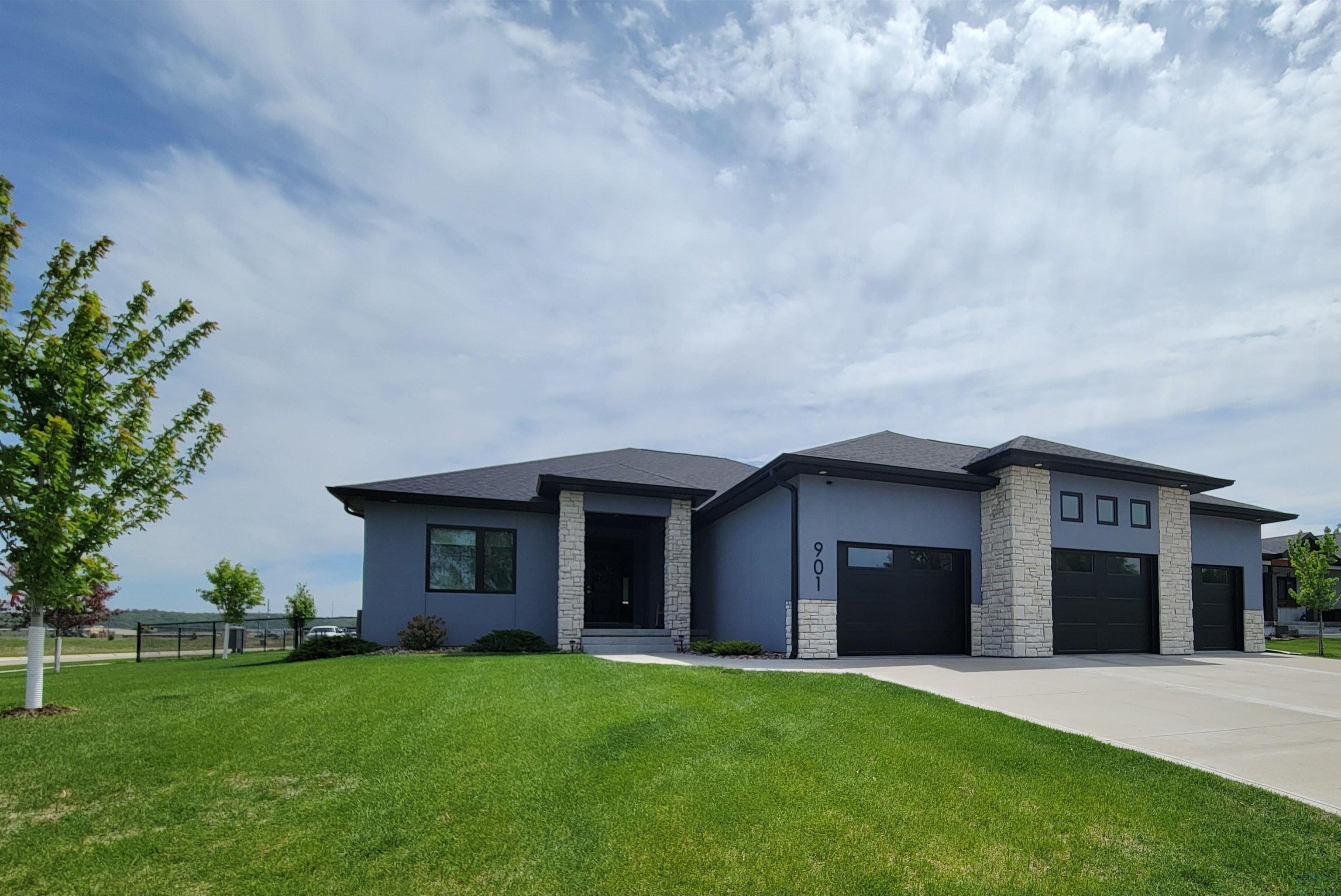901 Lakeshore Circle, No. Sioux City, SD 57049 