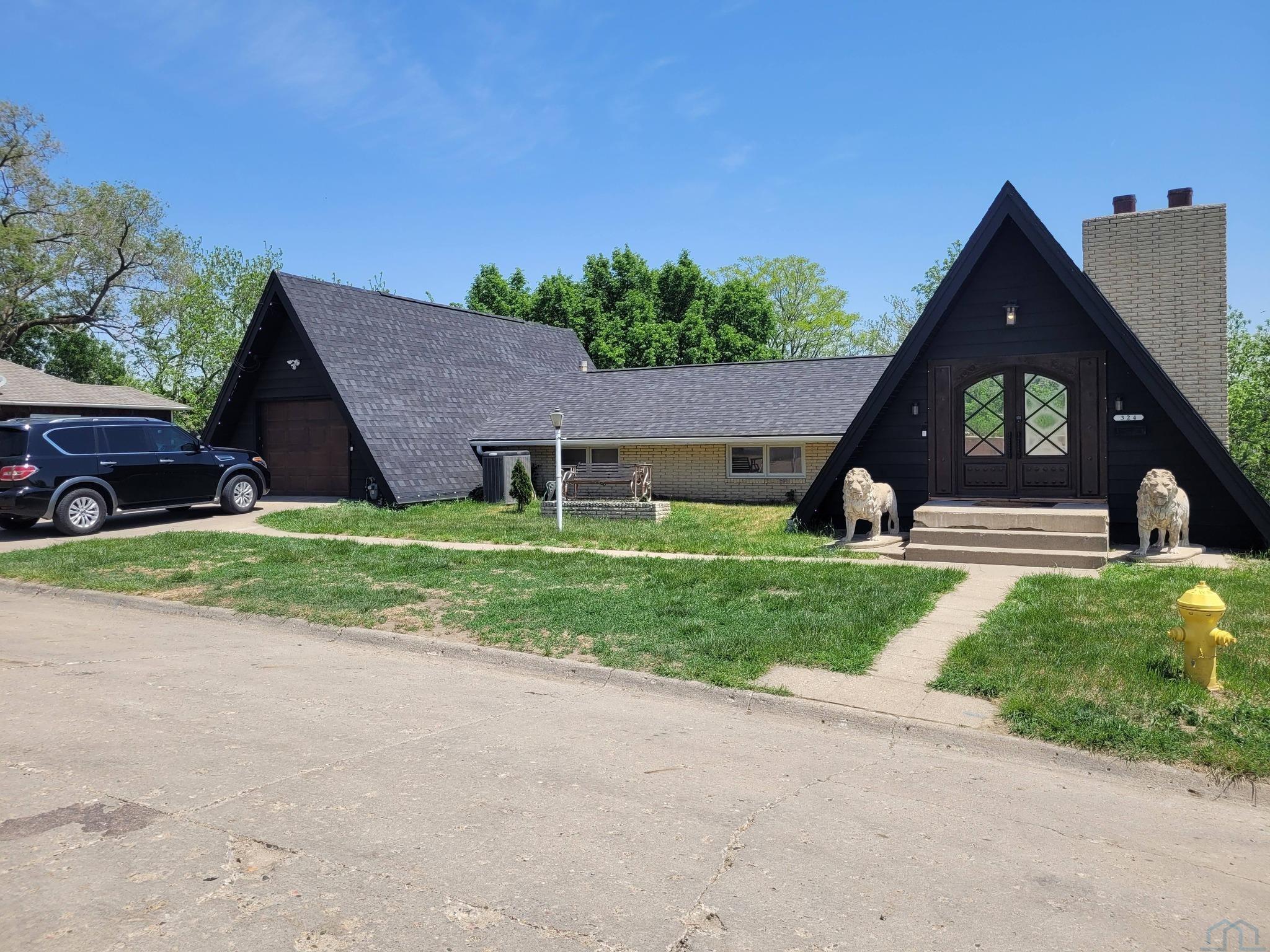 324 Collins S, Sioux City, IA 51103 
