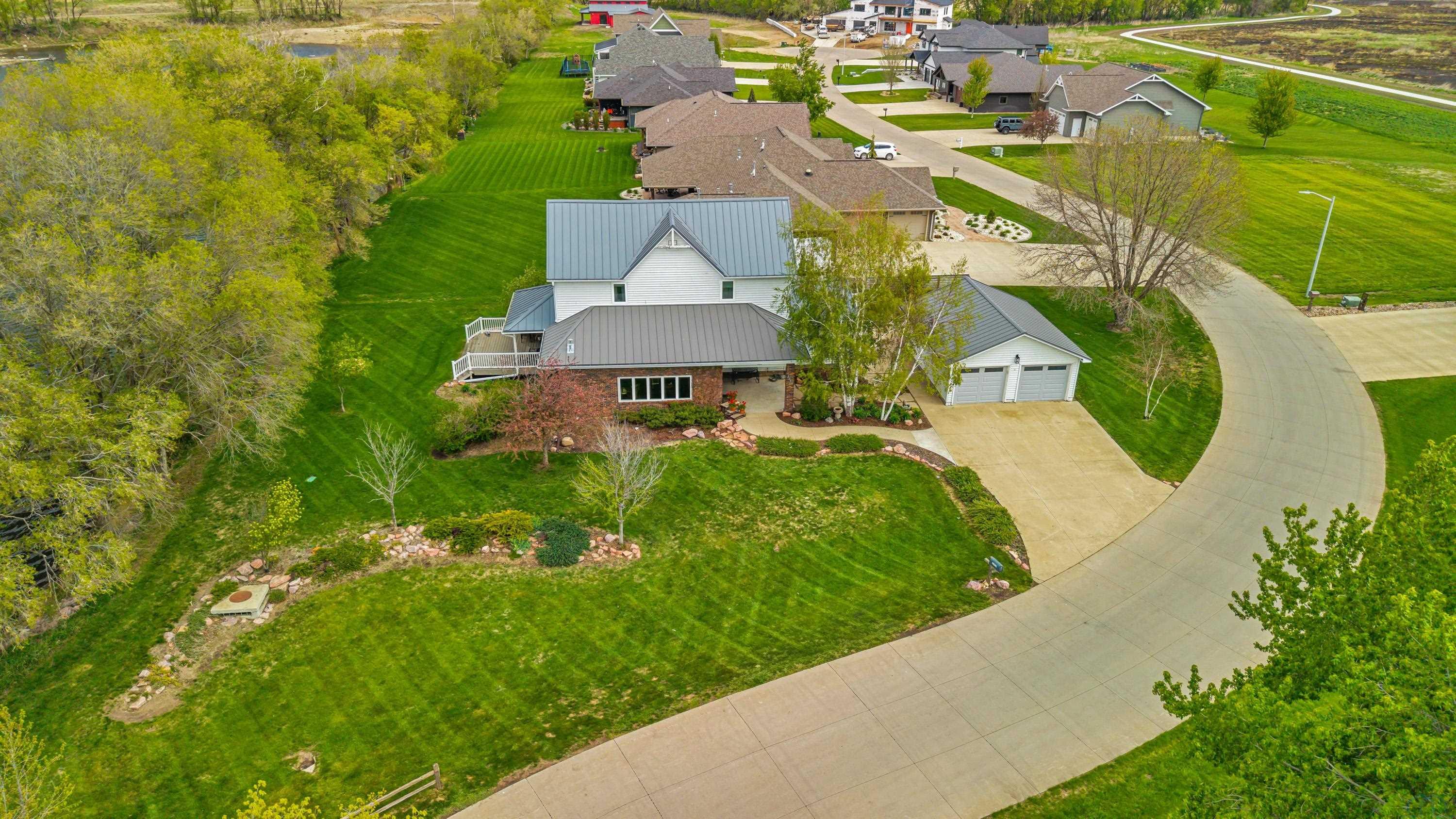2003 PONDSIDE LN, Rock Valley, IA 51247 
