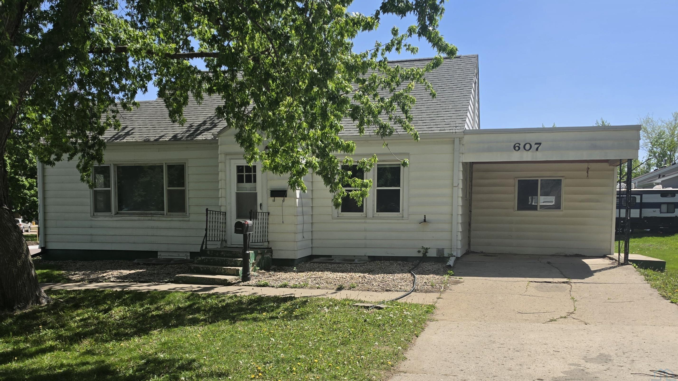 607 Central Ave NE						  						 , Orange City						 , IA						  51041						  