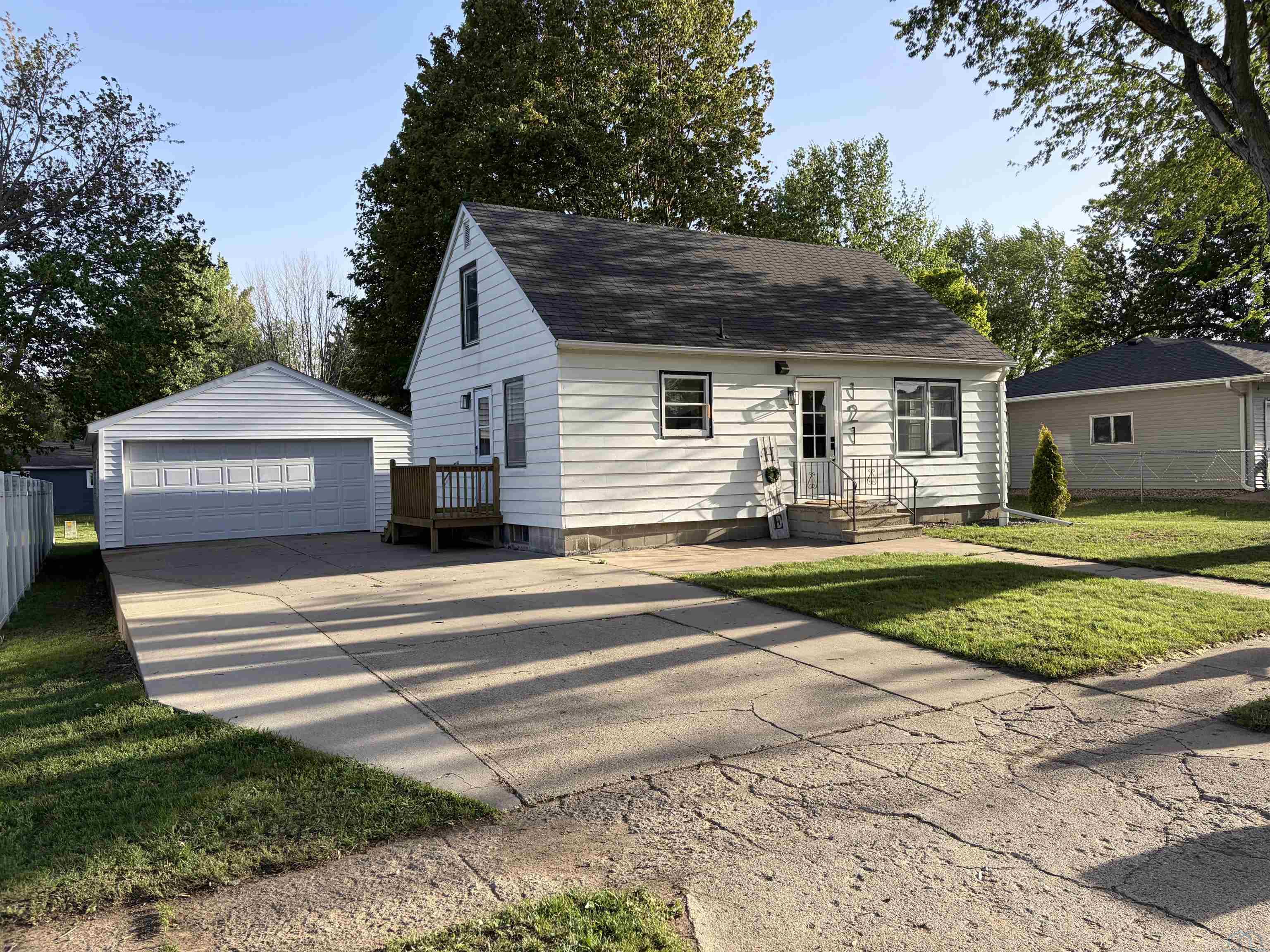 121 7TH ST SW						  						 , Sioux Center						 , IA						  51250						  