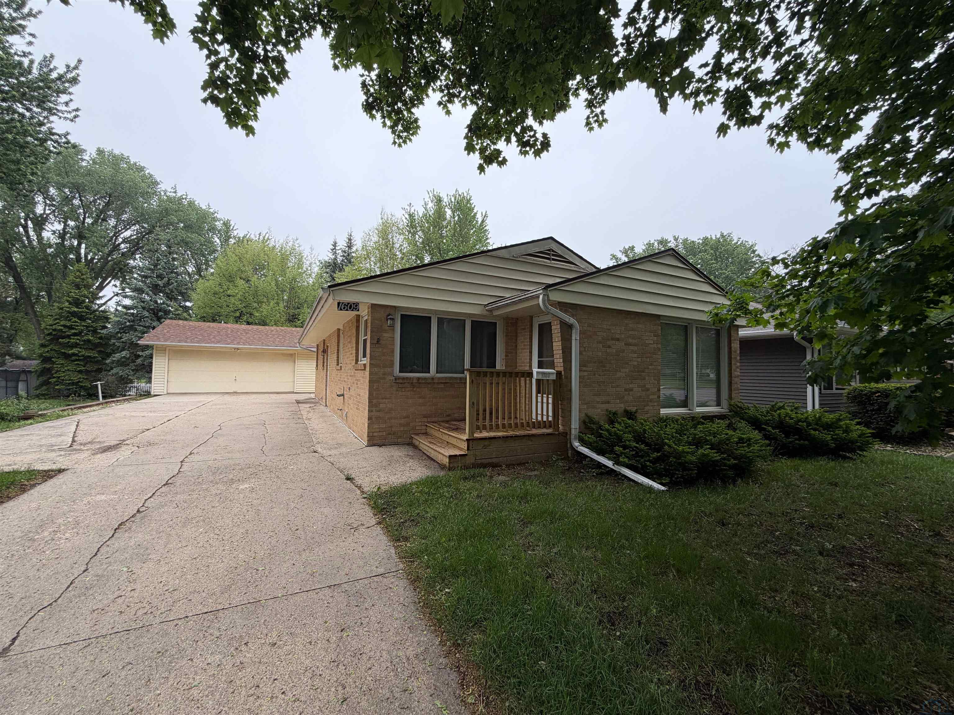 1609 9th Street E, Sheldon, IA 51201 
