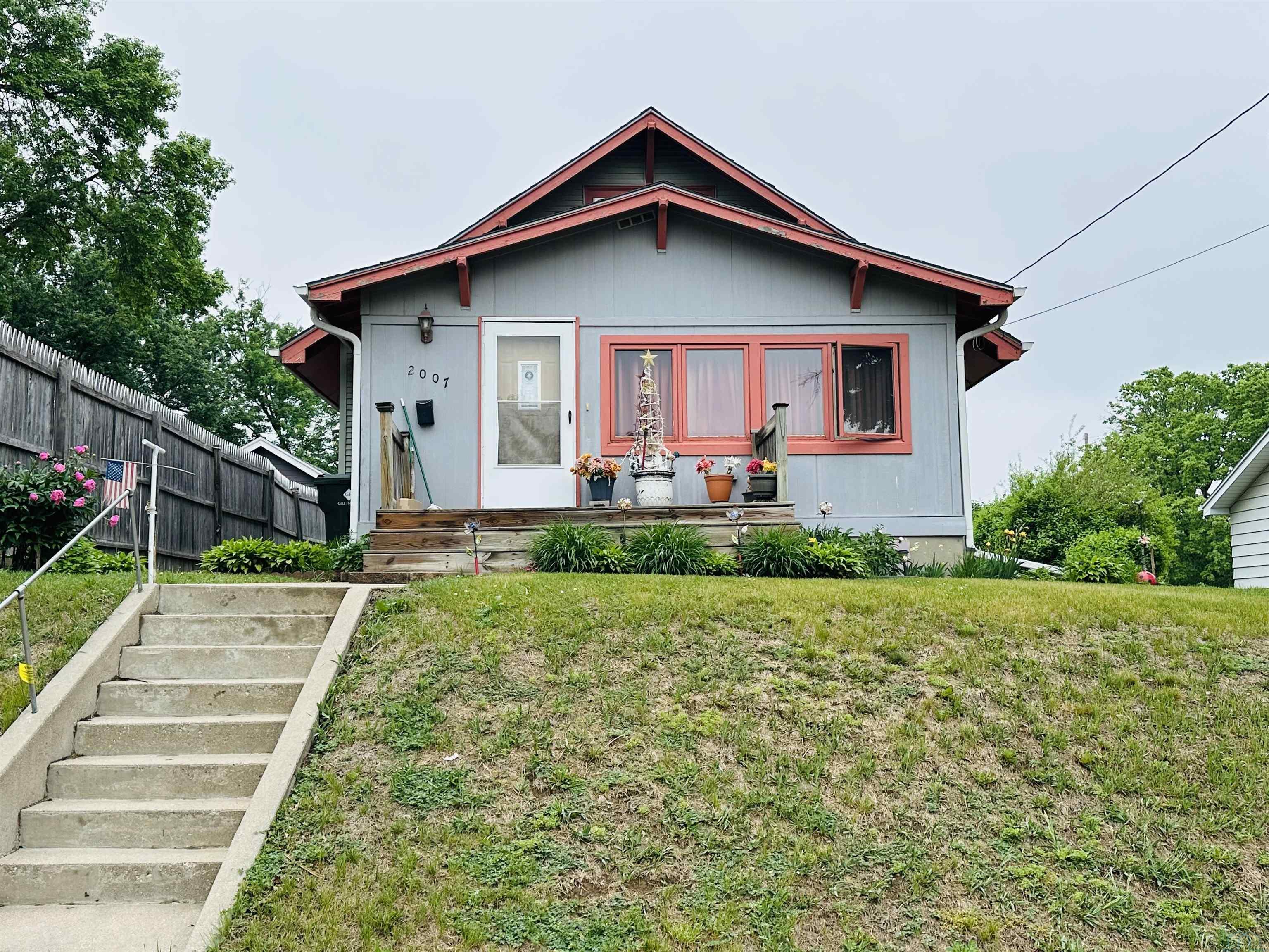 2007 5th St W, Sioux City, IA 51103 