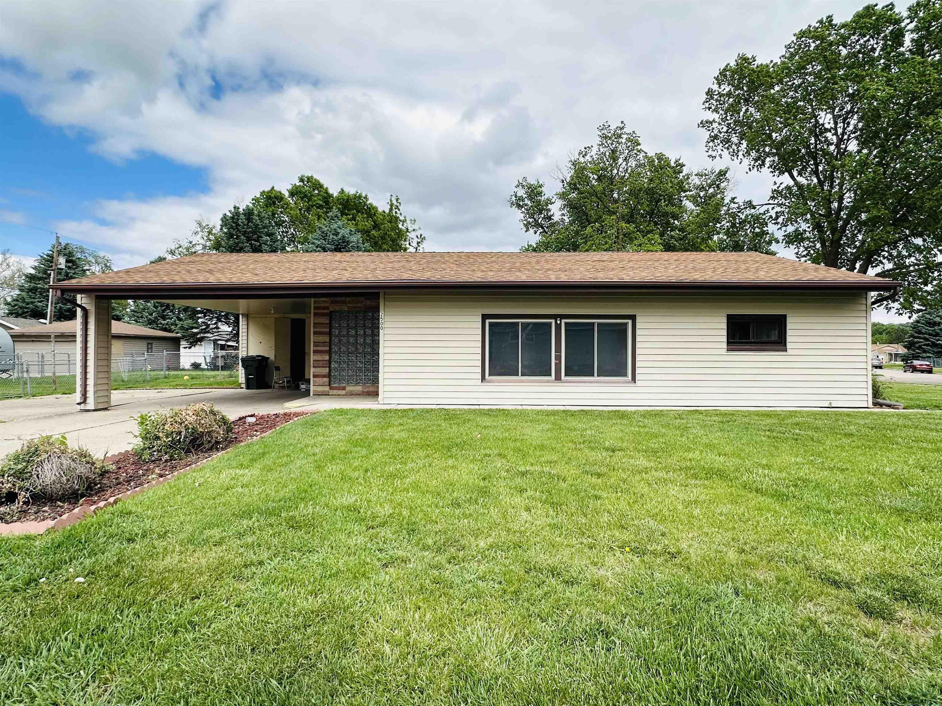 2500 Bourette St, Sioux City, IA 51109 