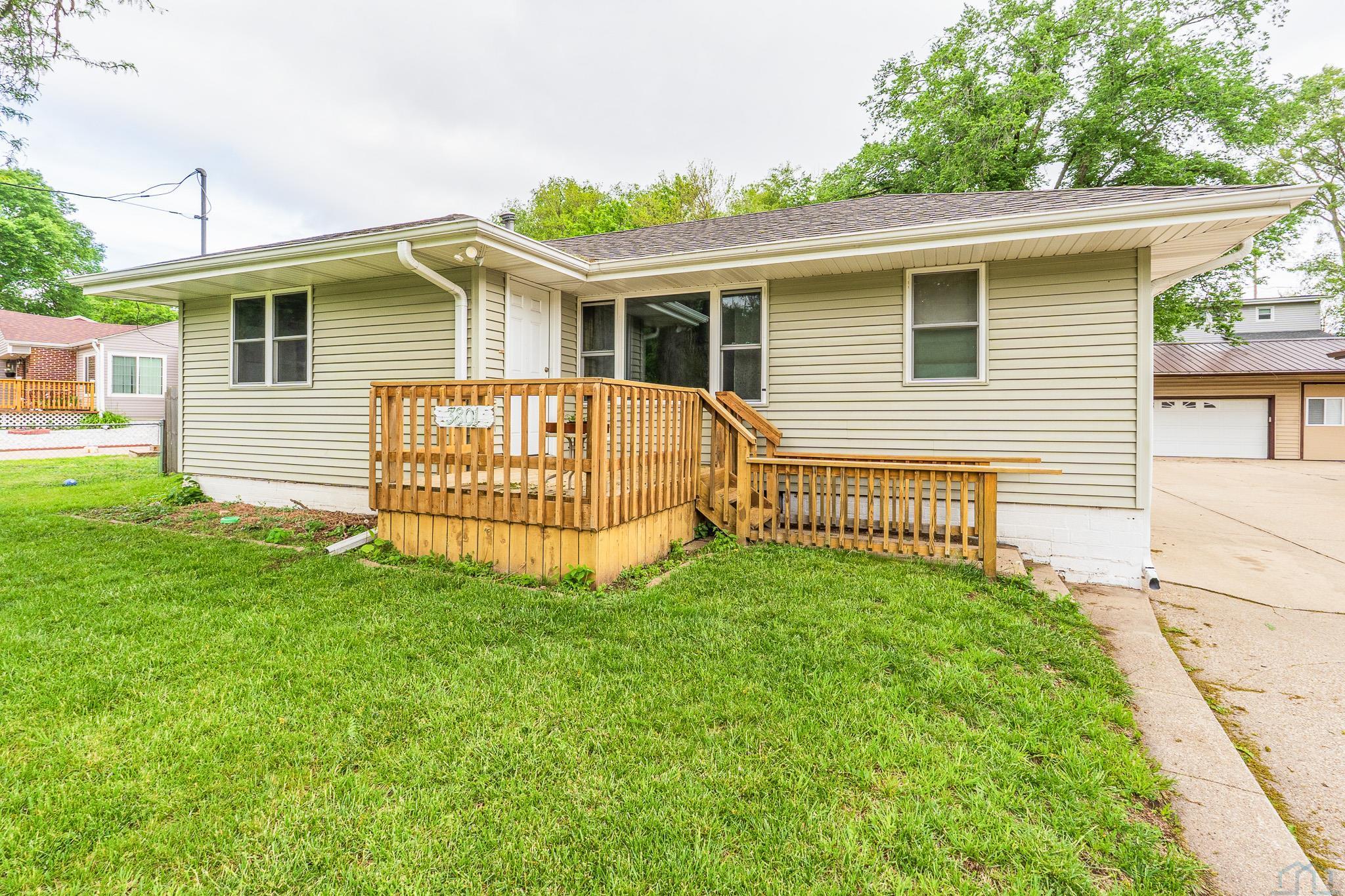 3801 Elmdale Ave, Sioux City, IA 51103 