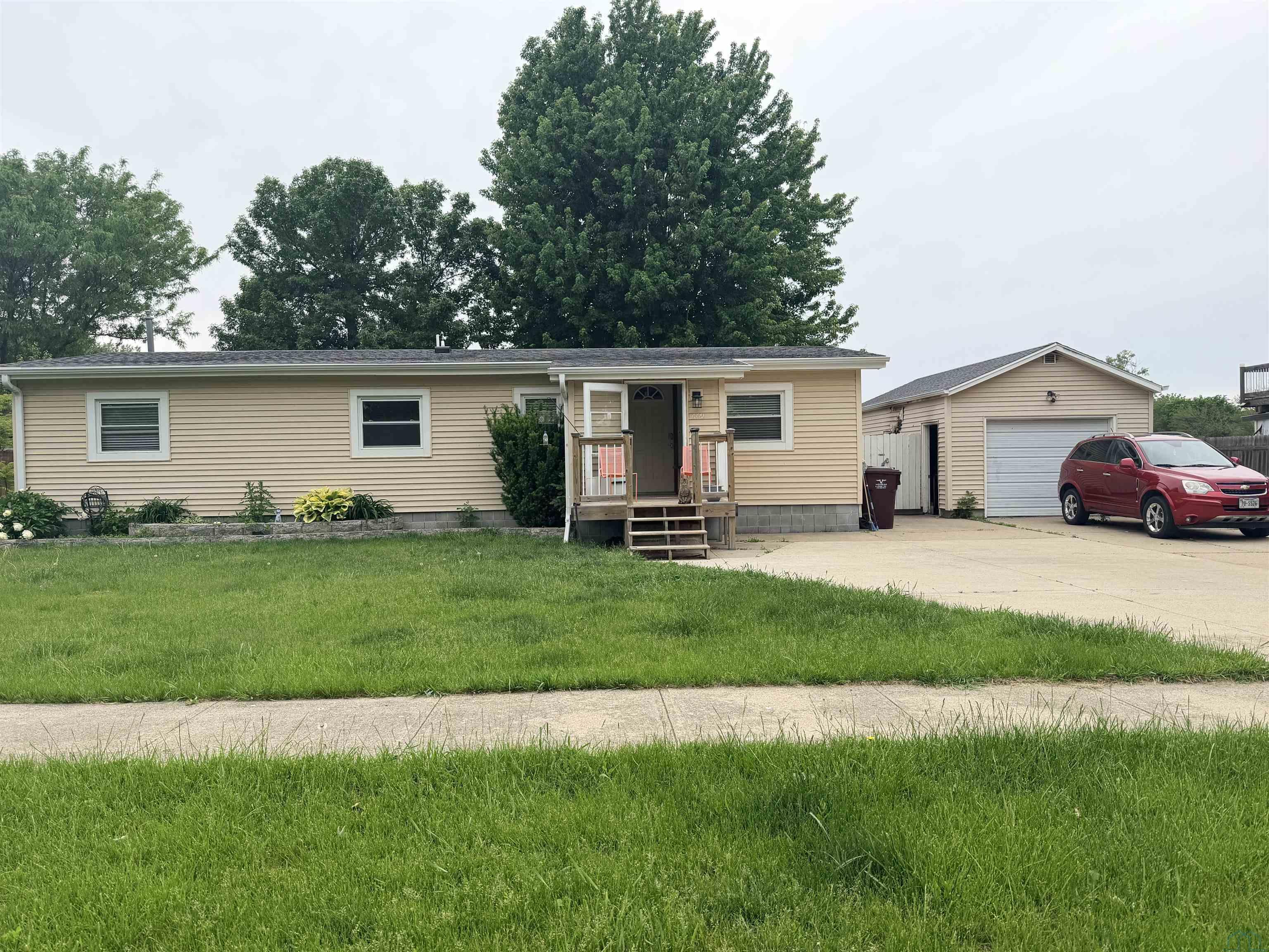 609 8th Ave, South Sioux City, NE 68776 