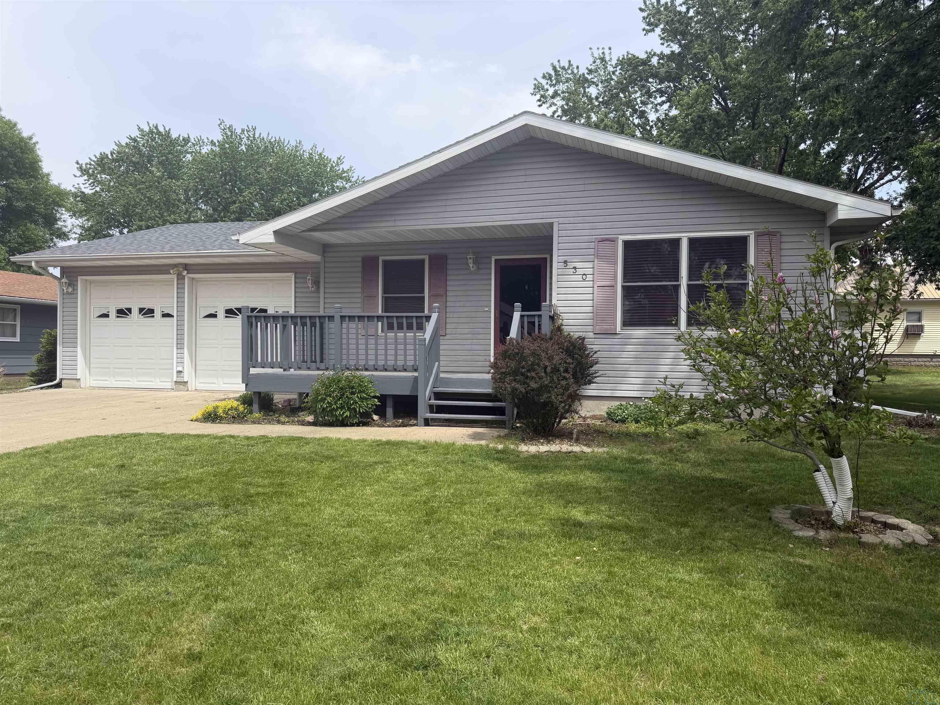 530 5th St S, Akron, IA 51001 