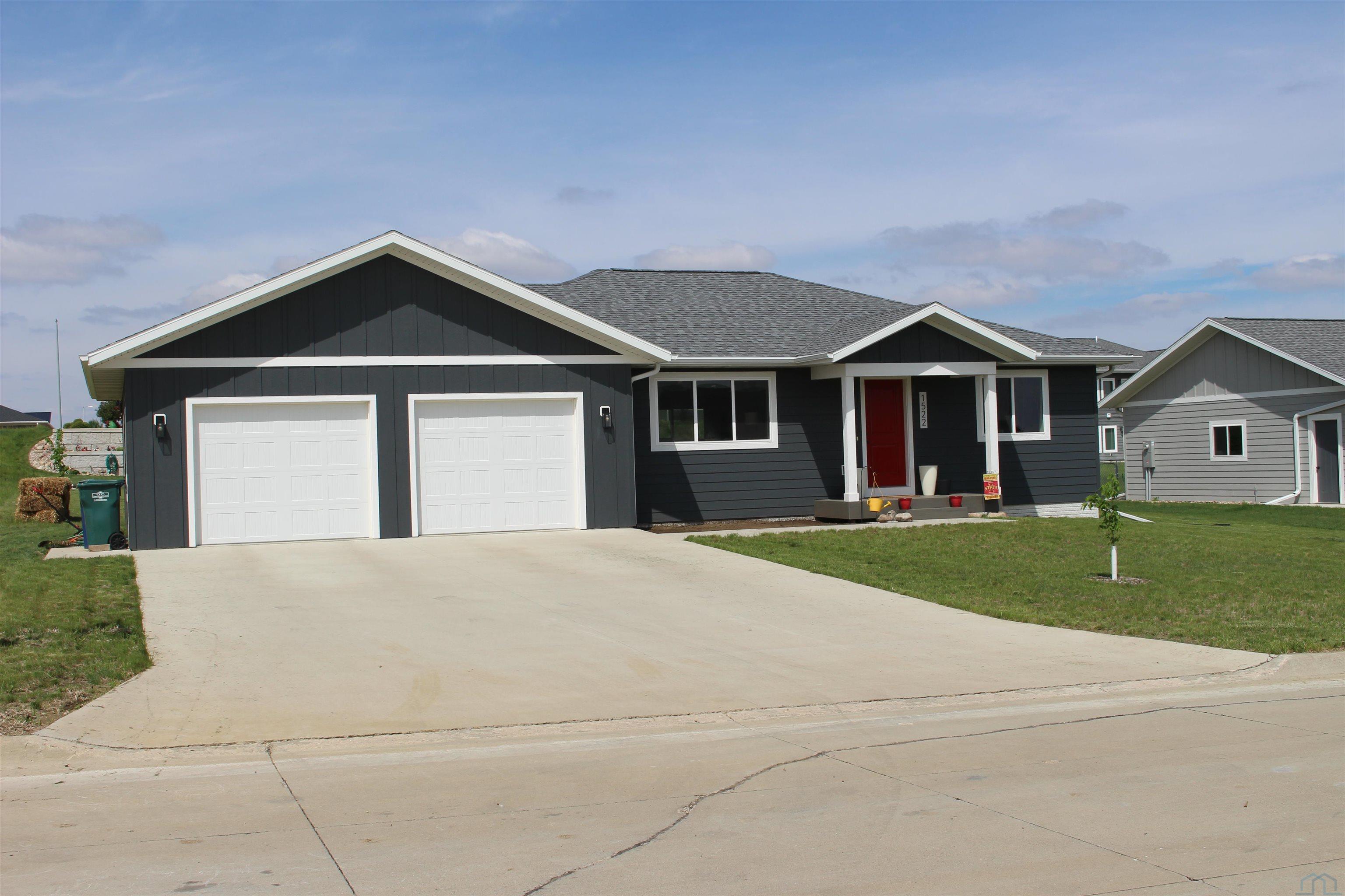 1522 Lincoln Pl SE, Orange City, IA 51041- 