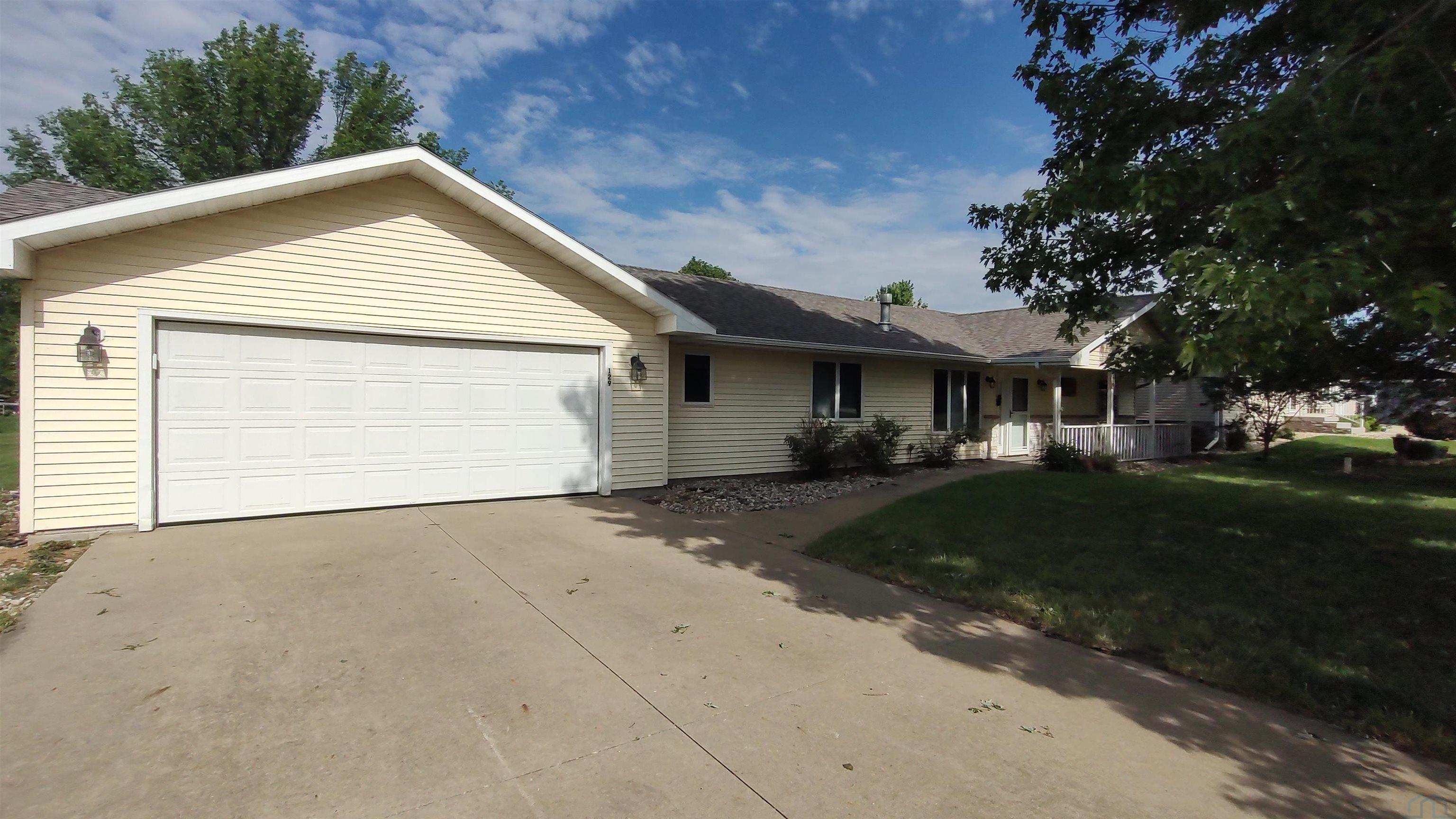 129 Burdick, Salix, IA 51052 