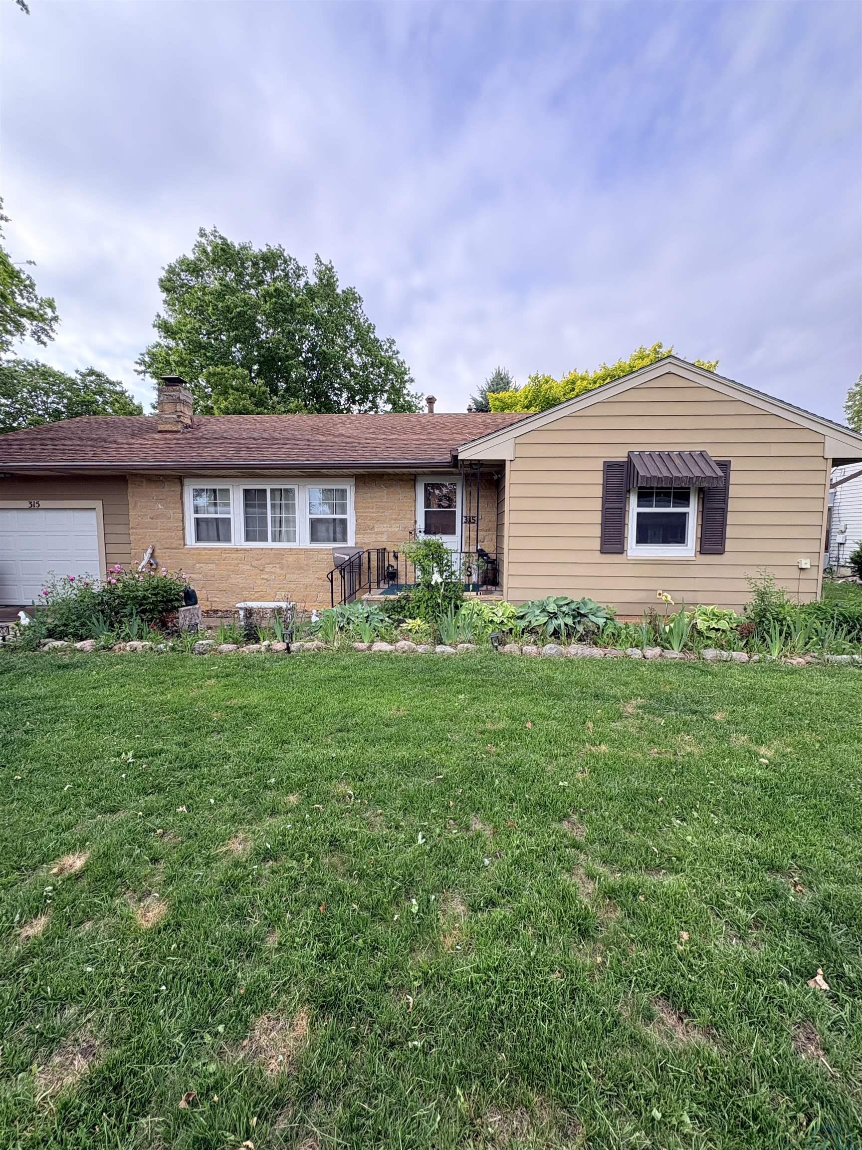 315 9TH ST E, Storm Lake, IA 50588 