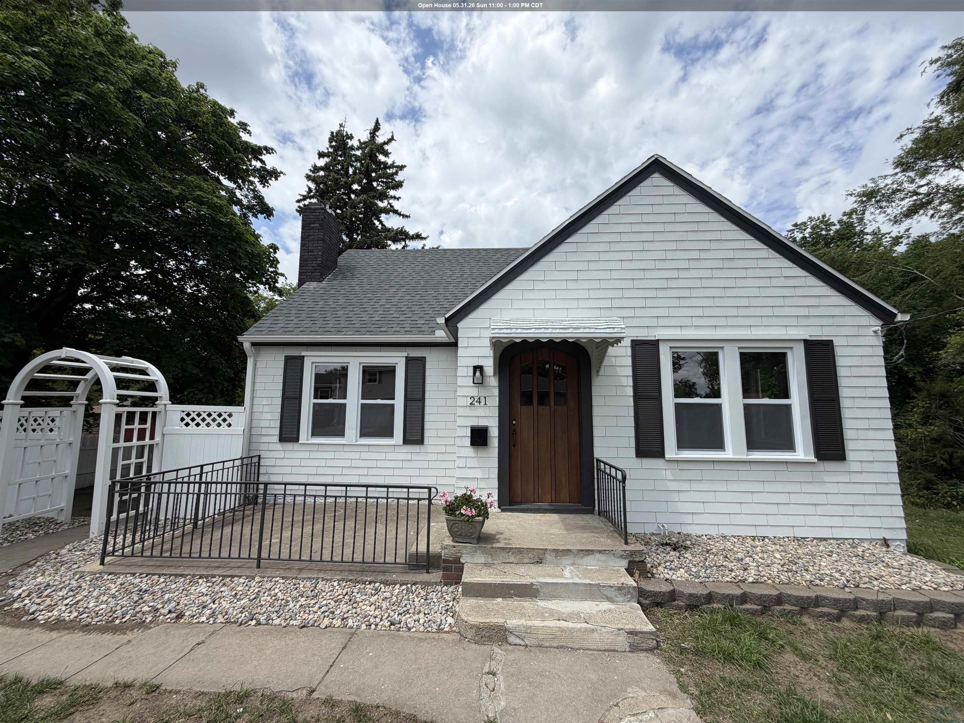 241 COLLINS ST S, Sioux City, IA 51103 