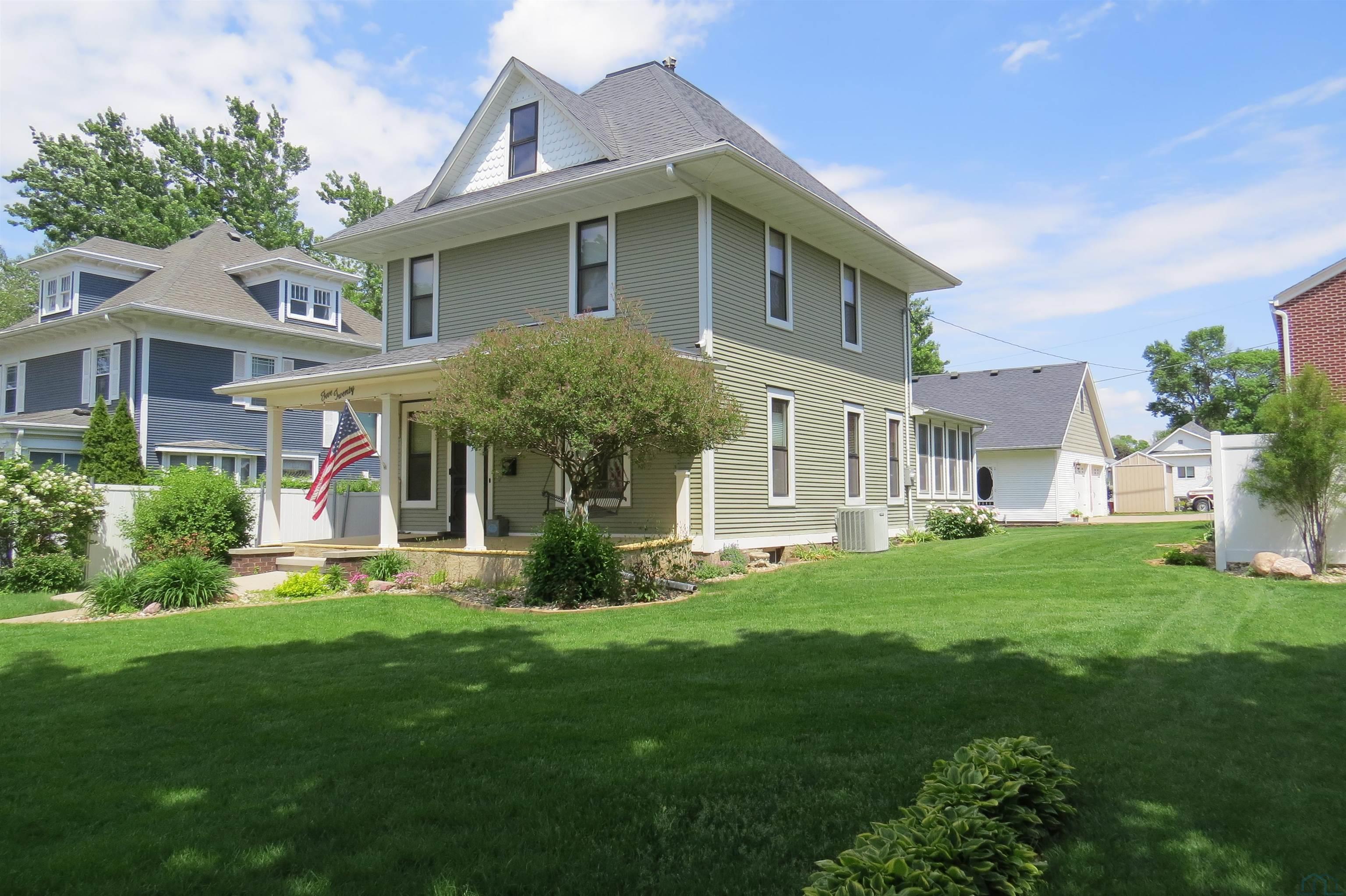520 1st Ave. SE, LeMars, IA 51031 