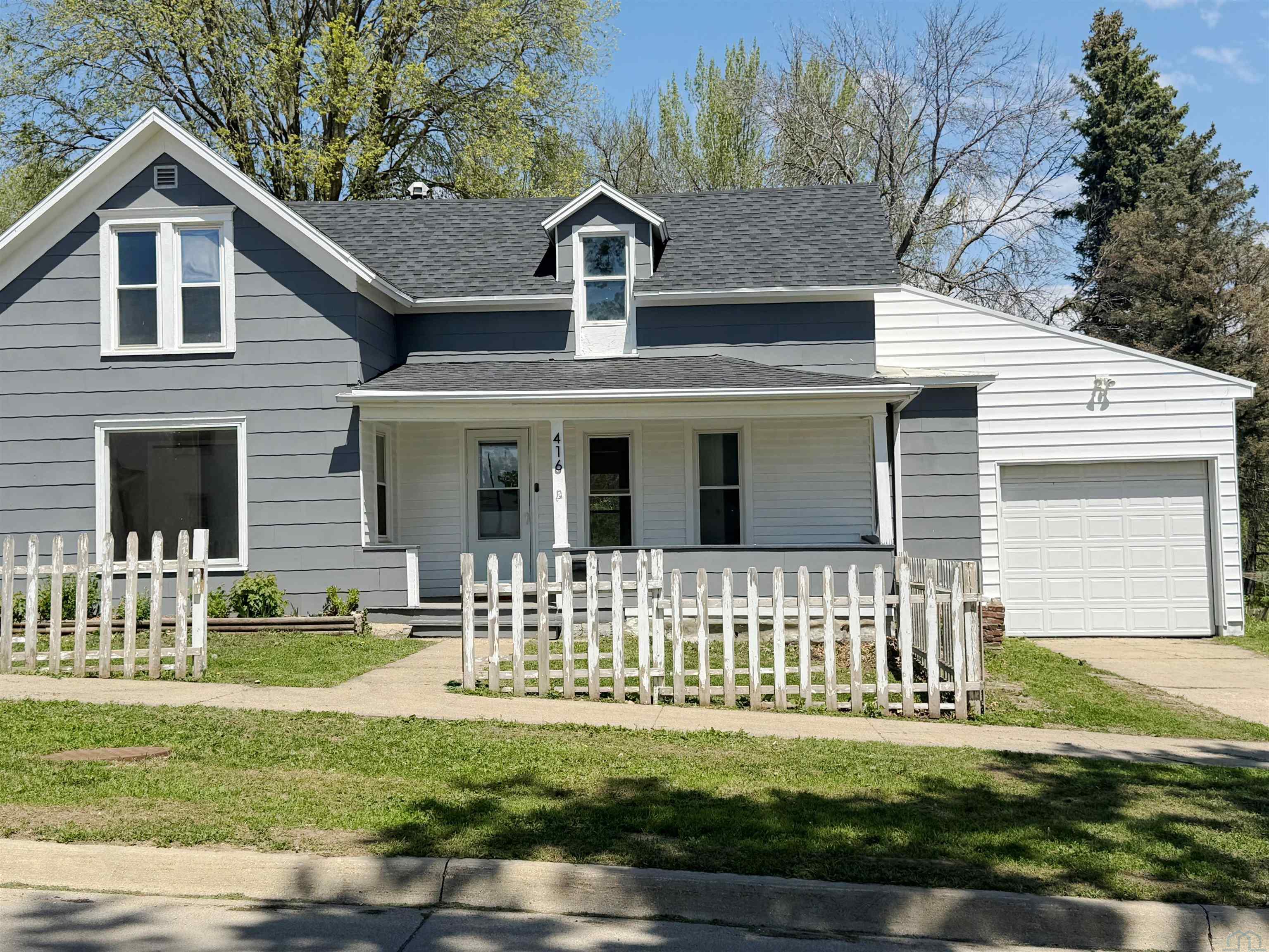 416 CHERRY ST W, Cherokee, IA 51012 