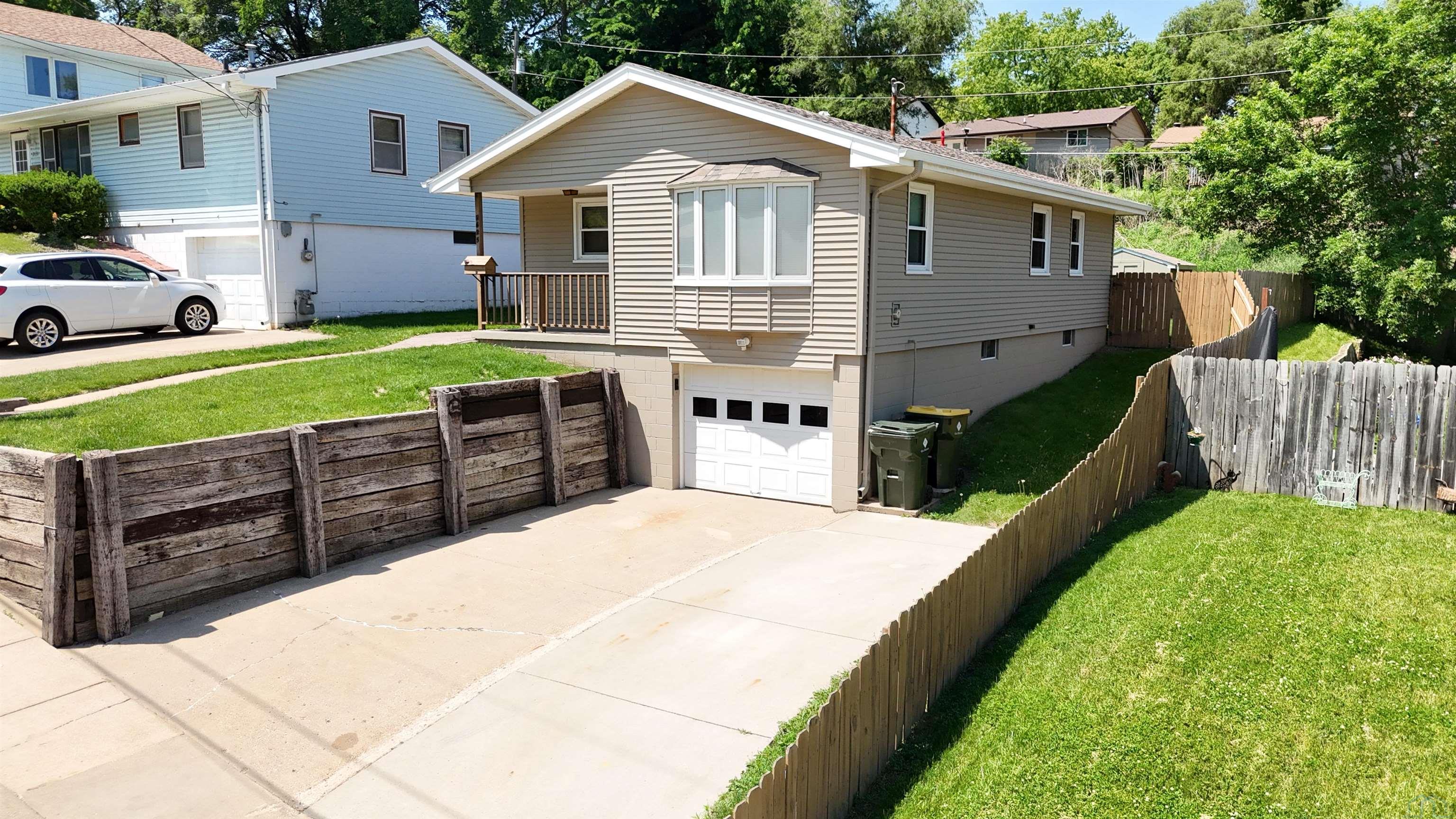 2625 Helen S, Sioux City, IA 51106 