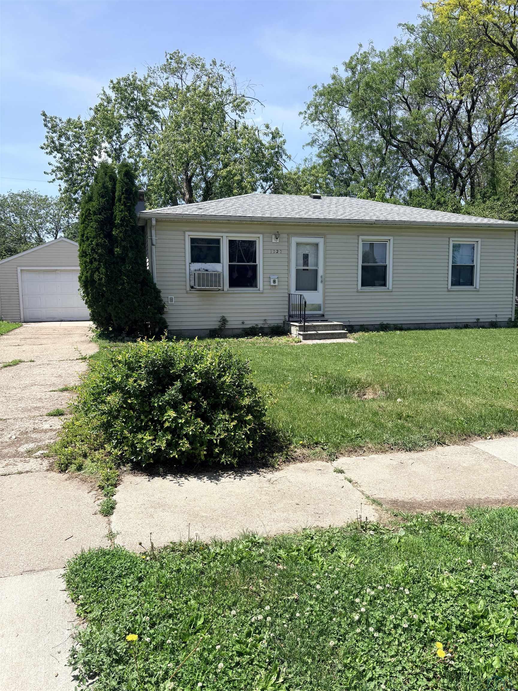 1220 SENECA ST, Storm Lake, IA 50588 