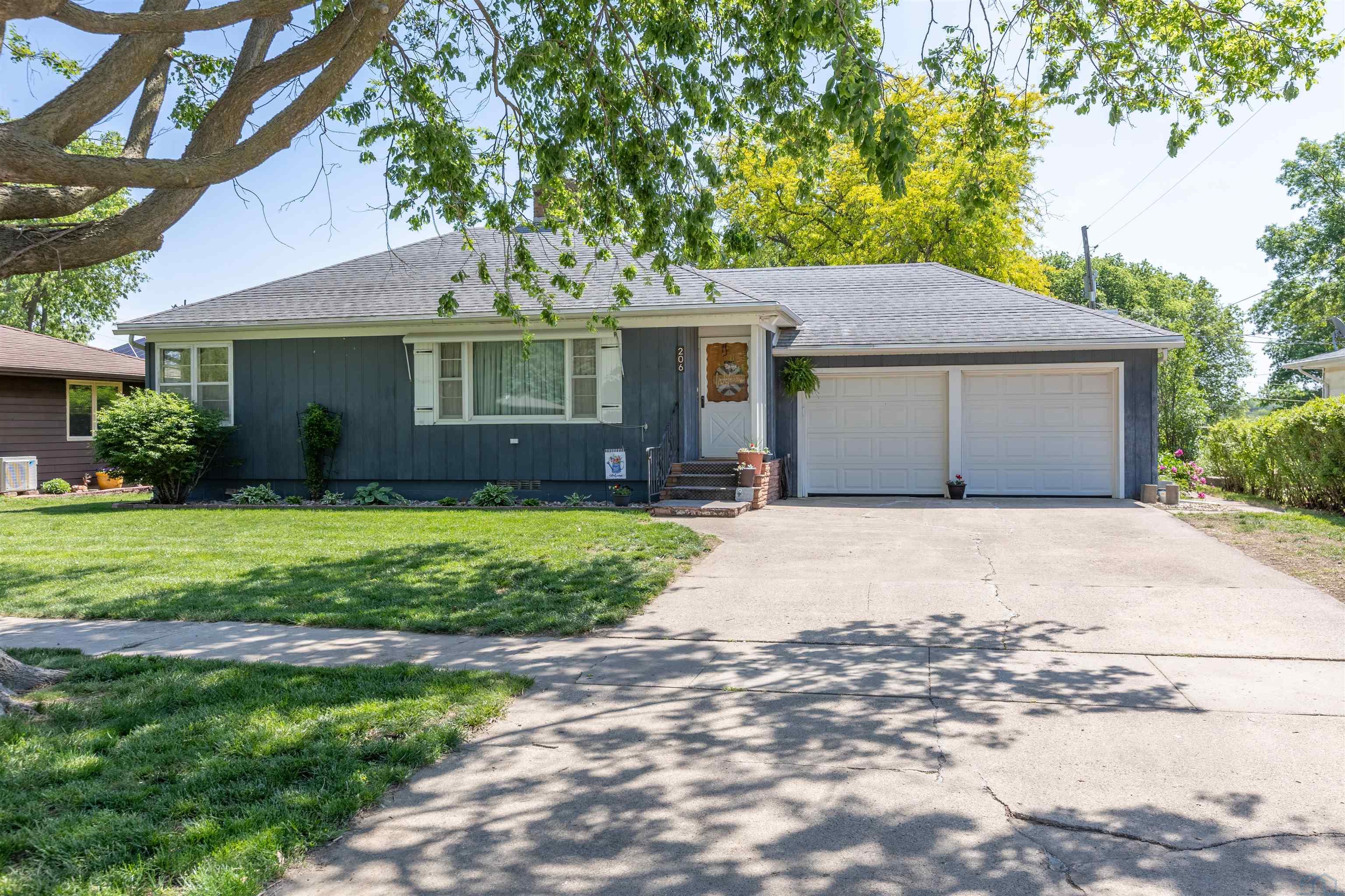 206 5th Ave N, Anthon, IA 51005 