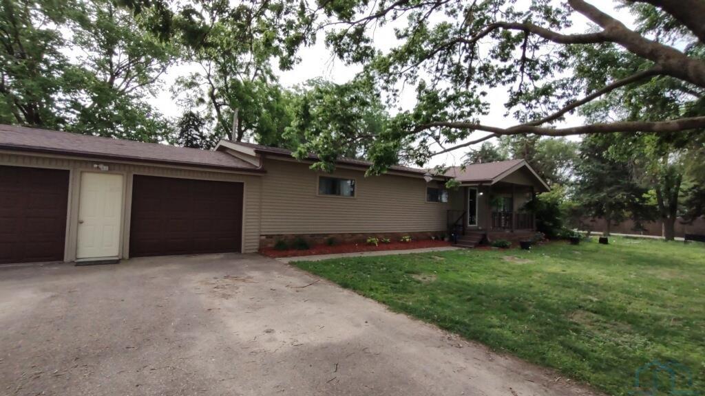 1586 Gateway Dr., South Sioux City, NE 68776 