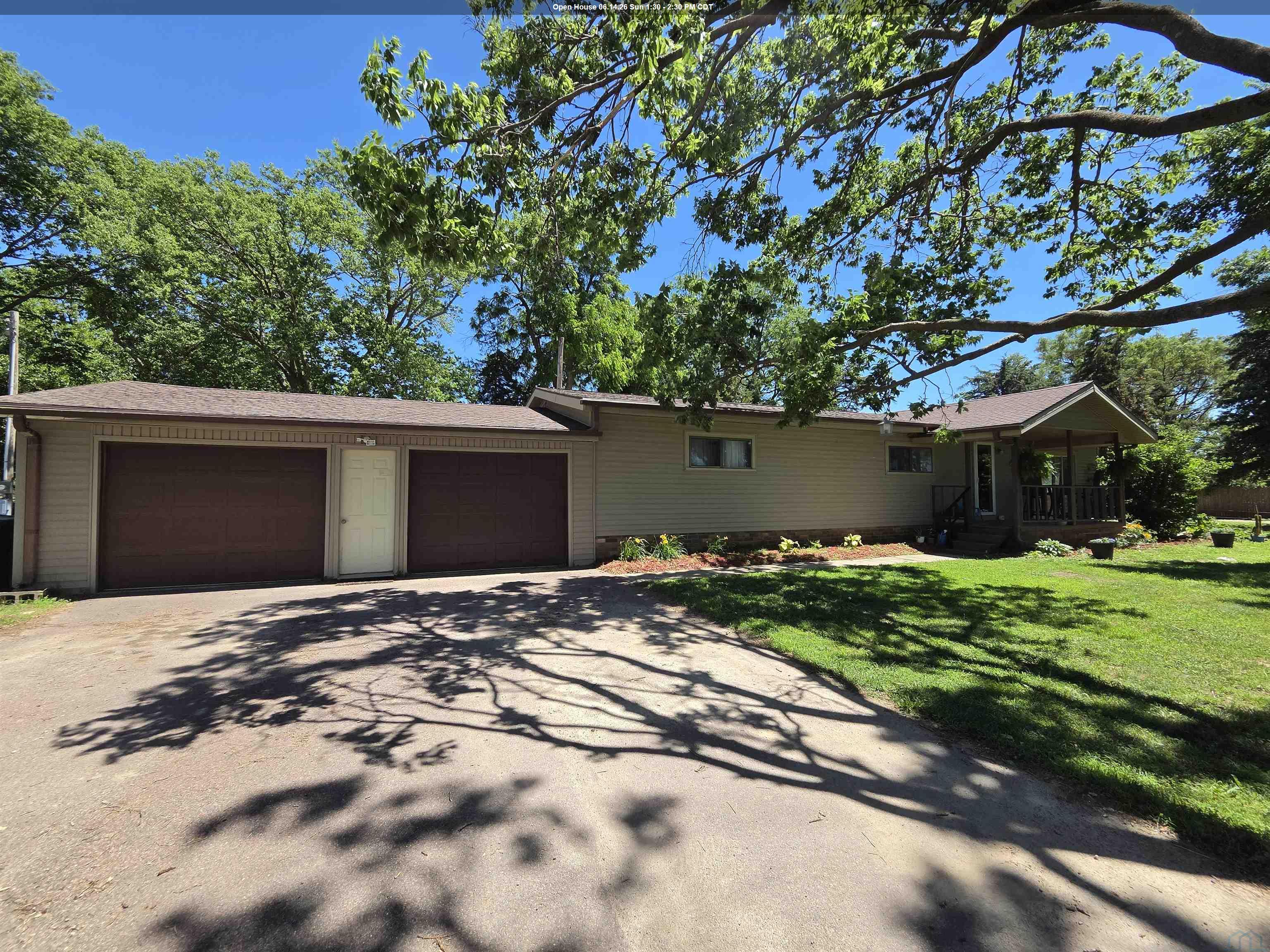 1586 Gateway Dr., South Sioux City, NE 68776 