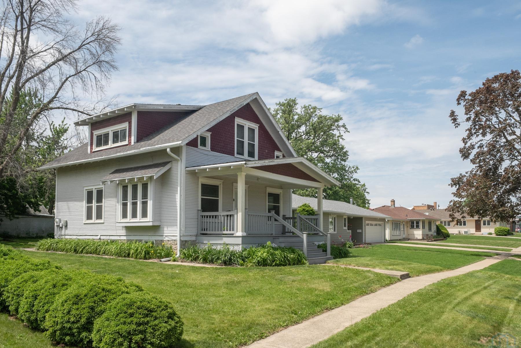 314 ALBANY AVE SE, Orange City, IA 51041 