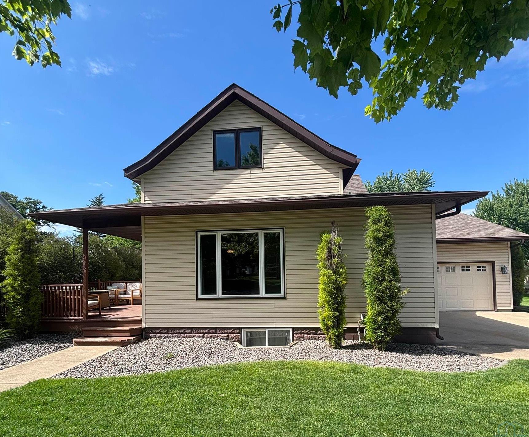 407 1st St NE						  						 , Orange City						 , IA						  51041						  