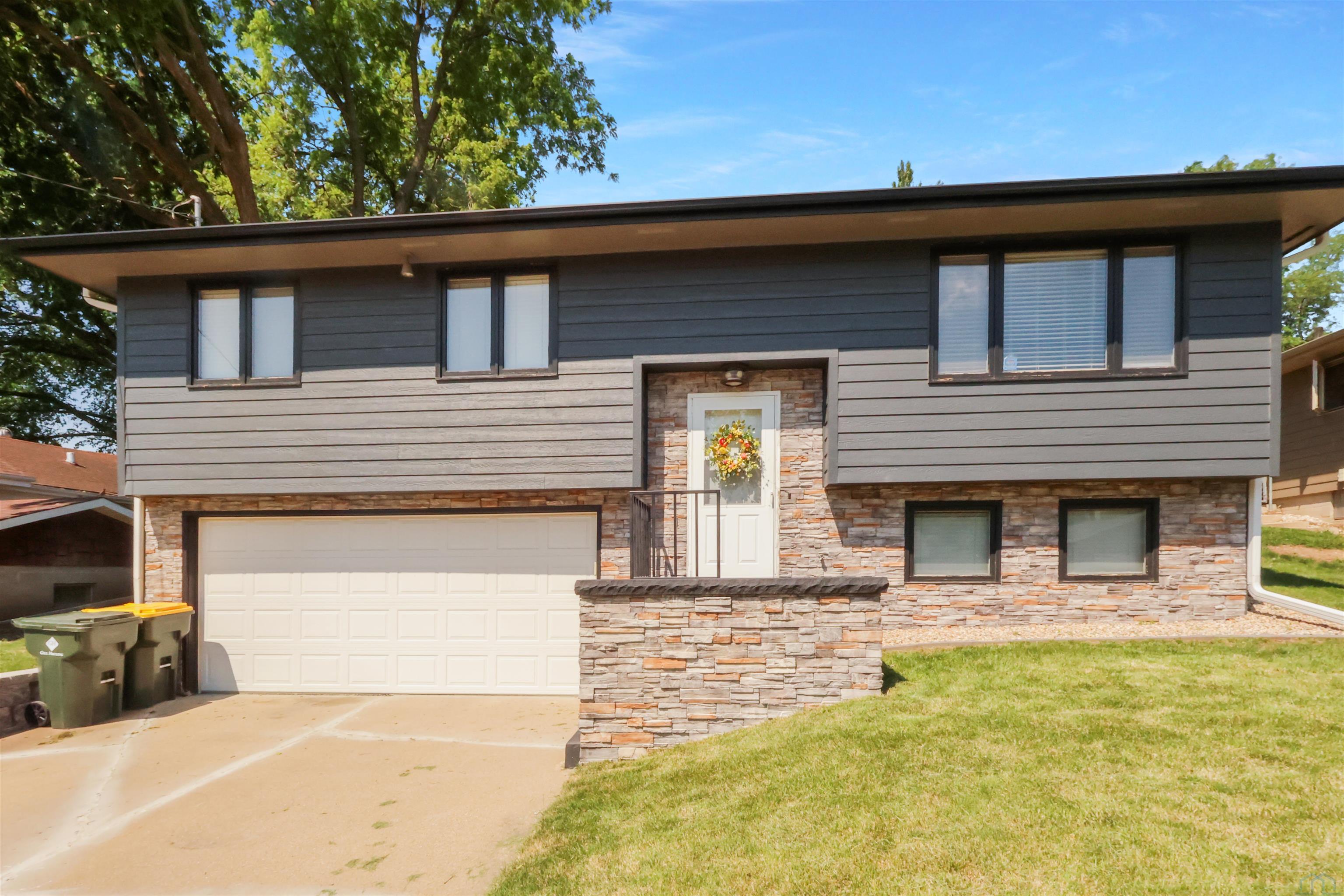 2611 Royce Street S, Sioux City, IA 51106 