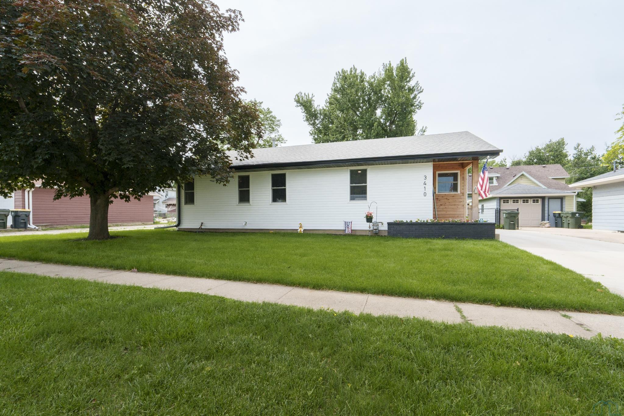 3410 STONE AVE, Sioux City, IA 51106 