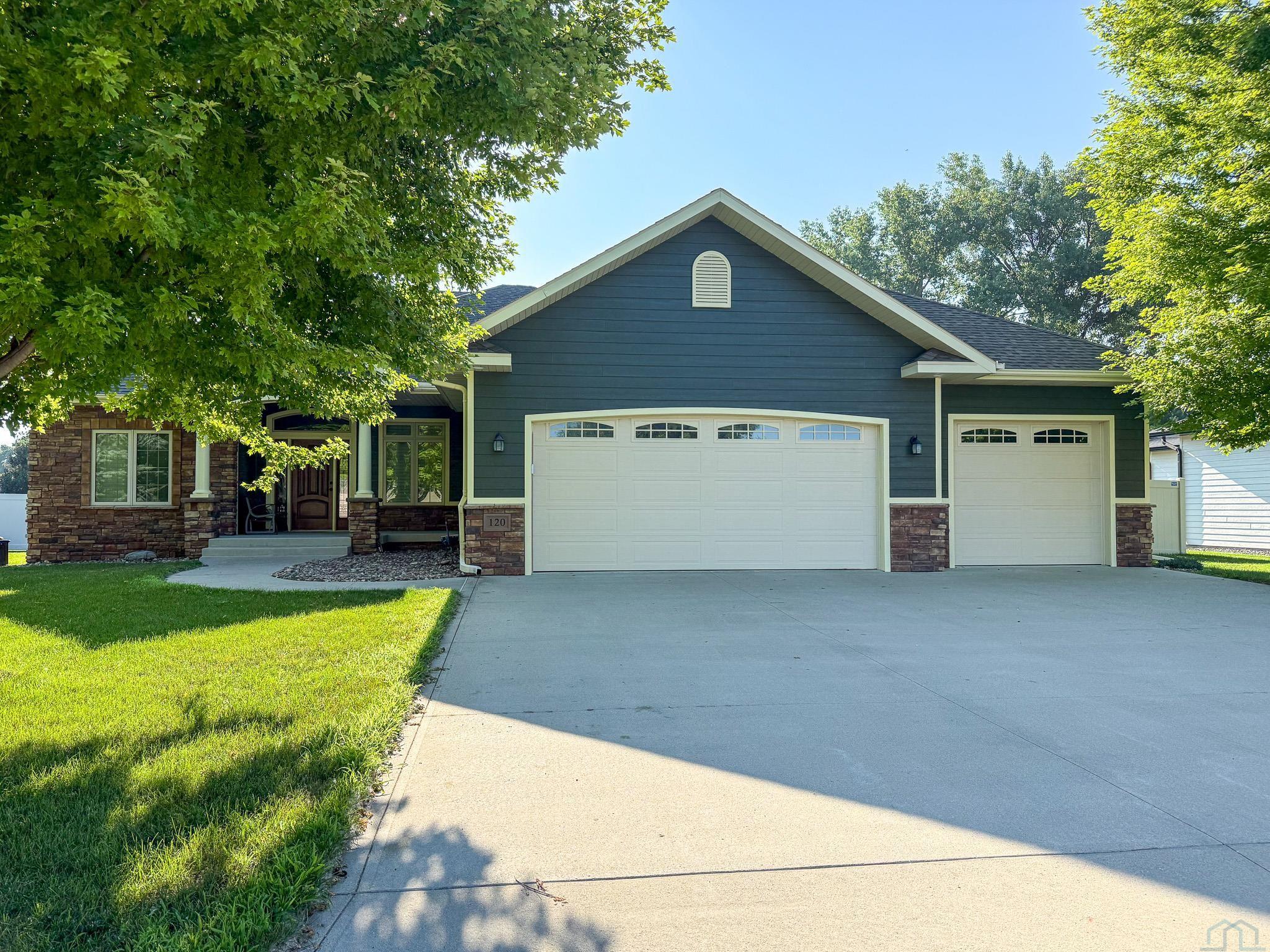 120 Rottunda Way, South Sioux City, NE 68776 