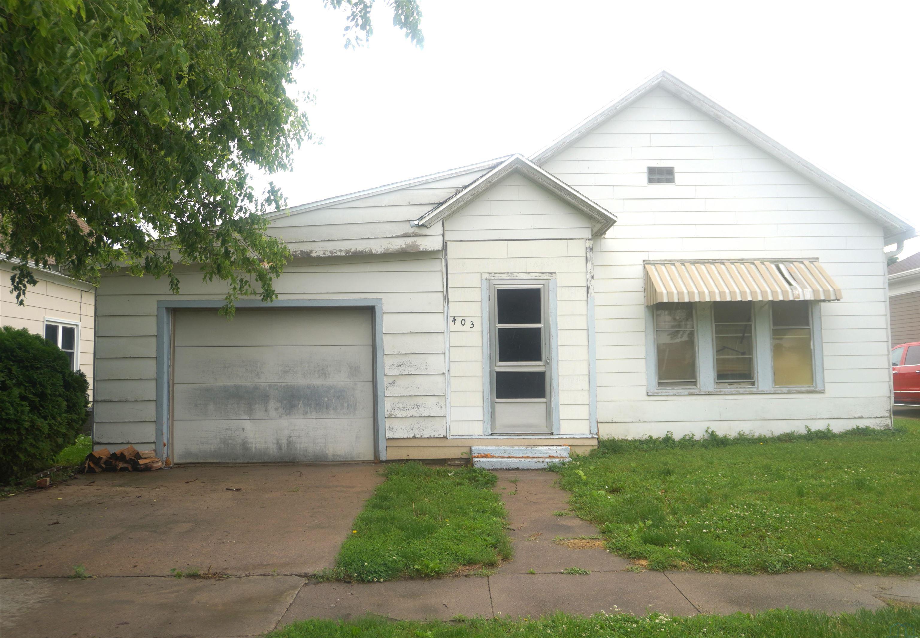403 PLEASANT ST E, Elk Point, SD 57025 
