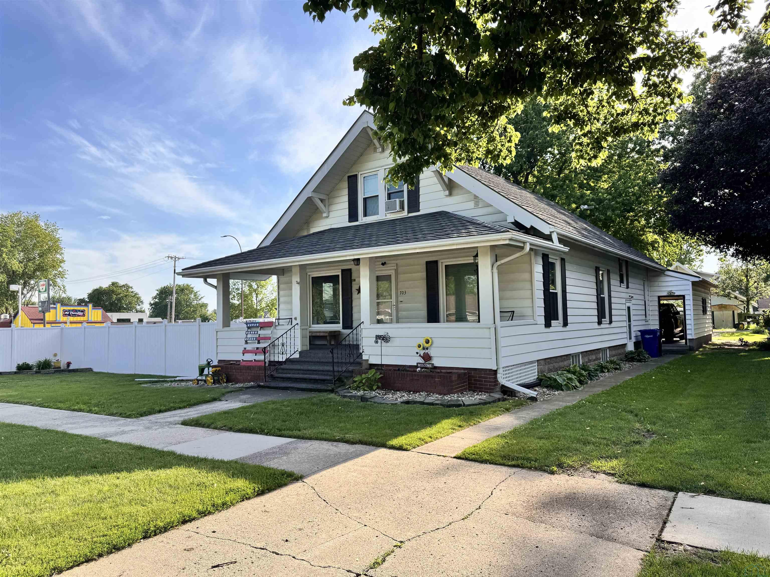 703 Main St, Sanborn, IA 51248 