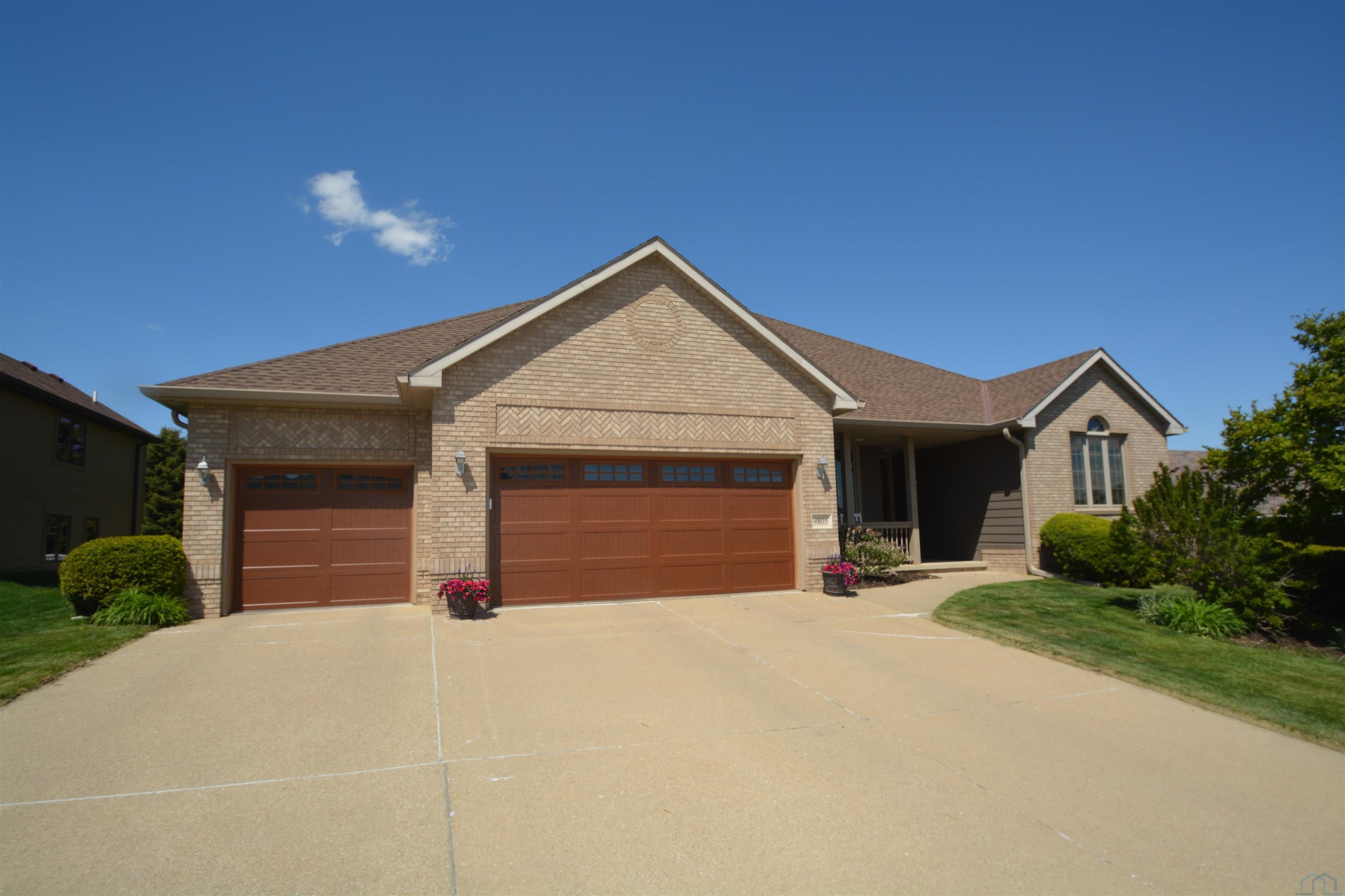 4805 Bradford Ln, Sioux City, IA 51106 