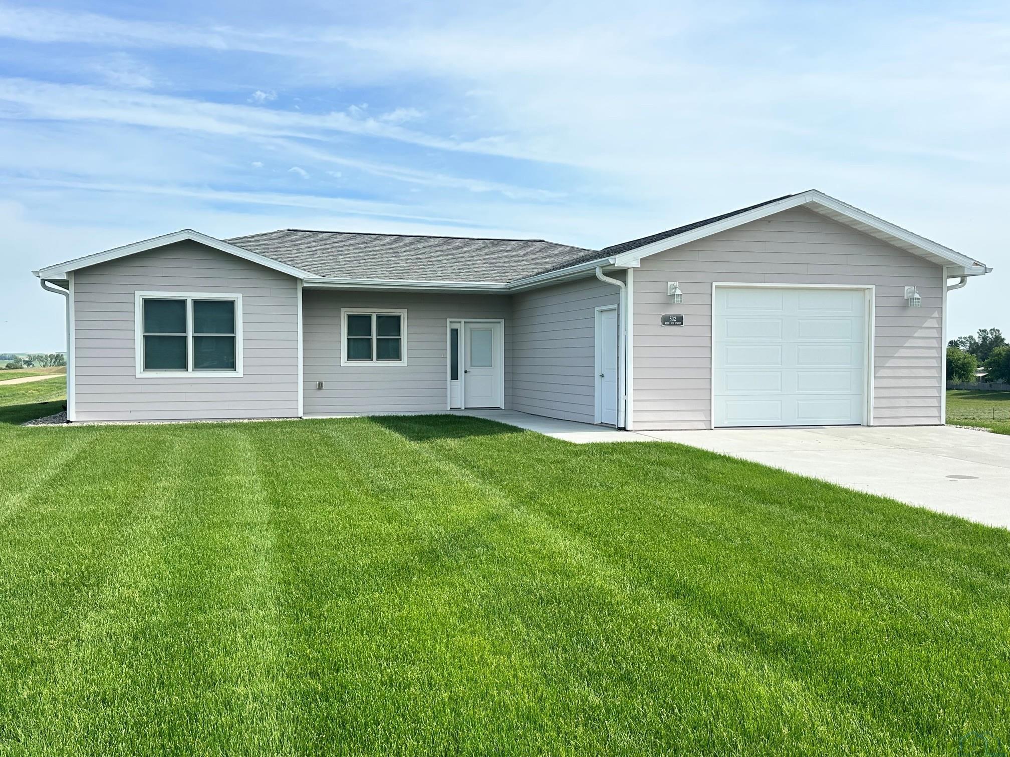 802 4th St W, Laurel, NE 68745 