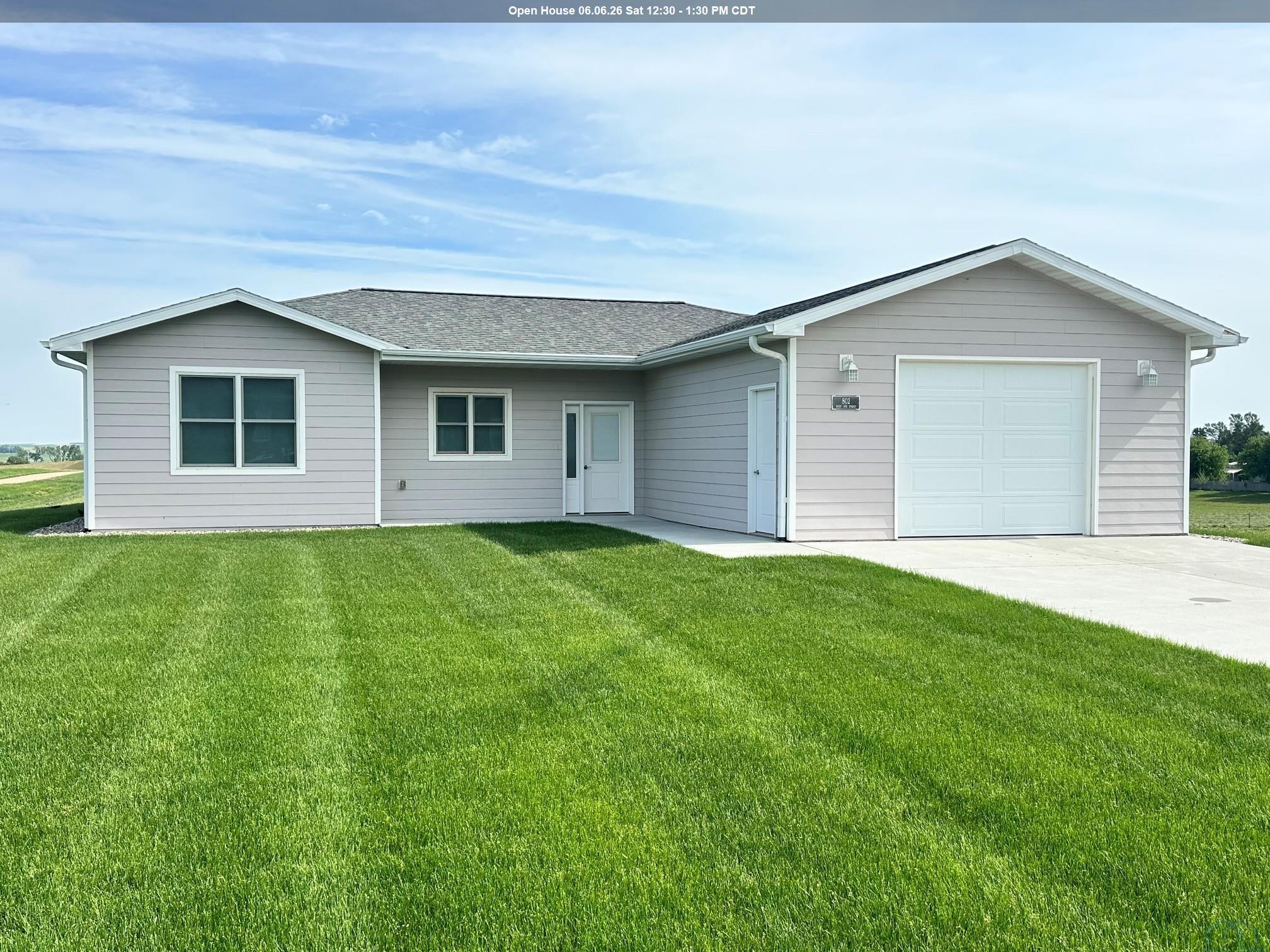 802 4th St W, Laurel, NE 68745 