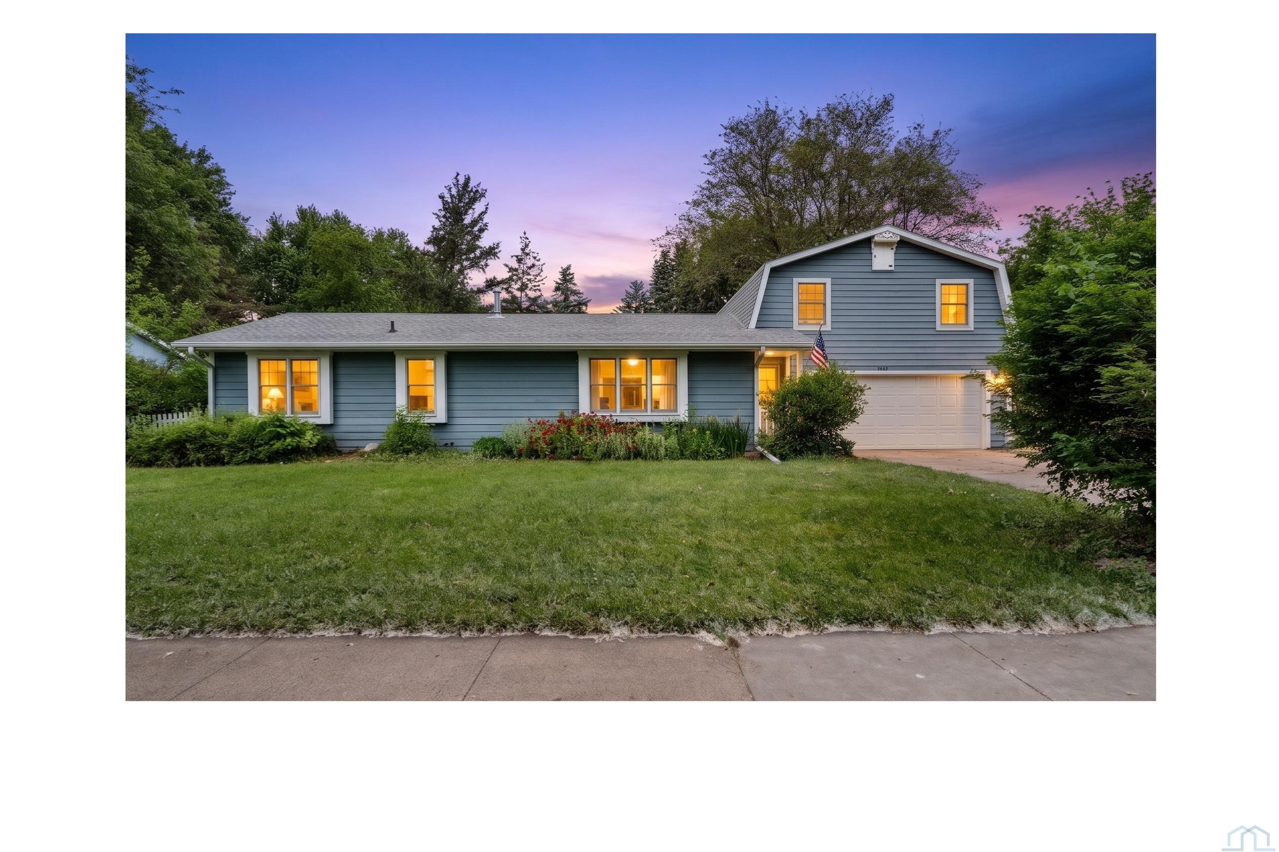 924 Valley View Dr, Vermillion, SD 57069 